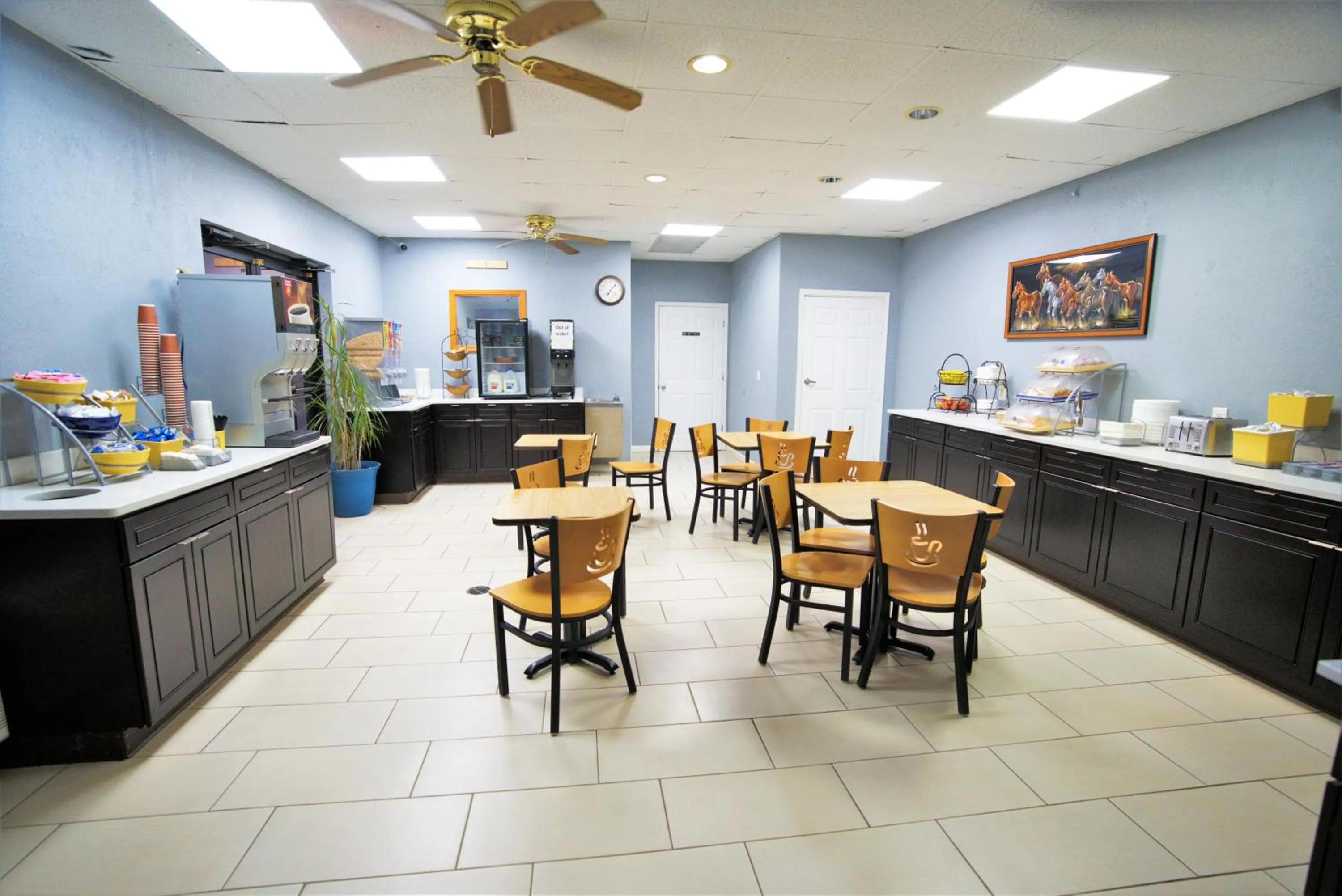 Breakfast in Columbus Inn and Suites