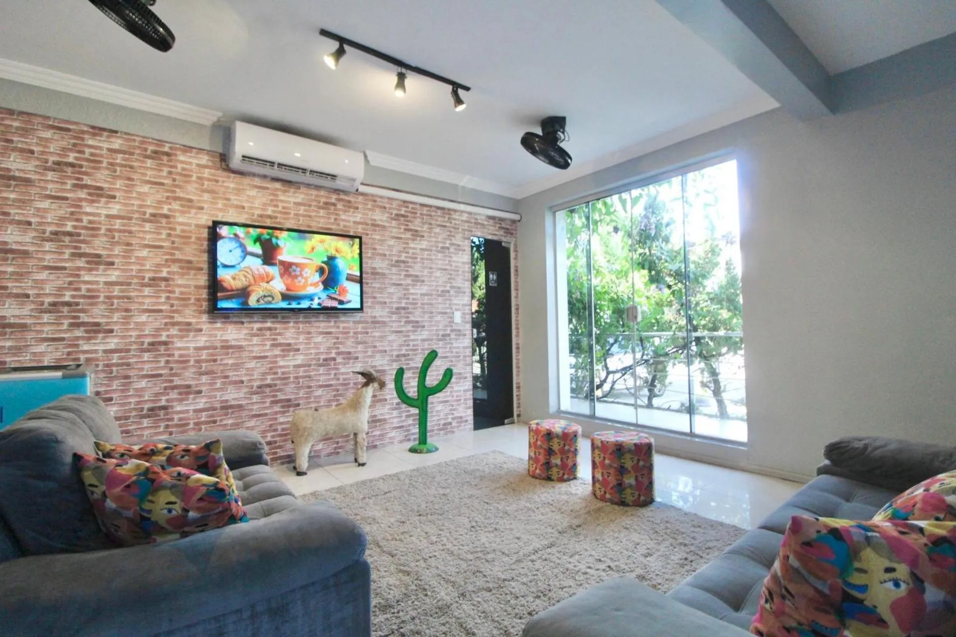 Communal lounge/ TV room in Hotel Aeroporto Star