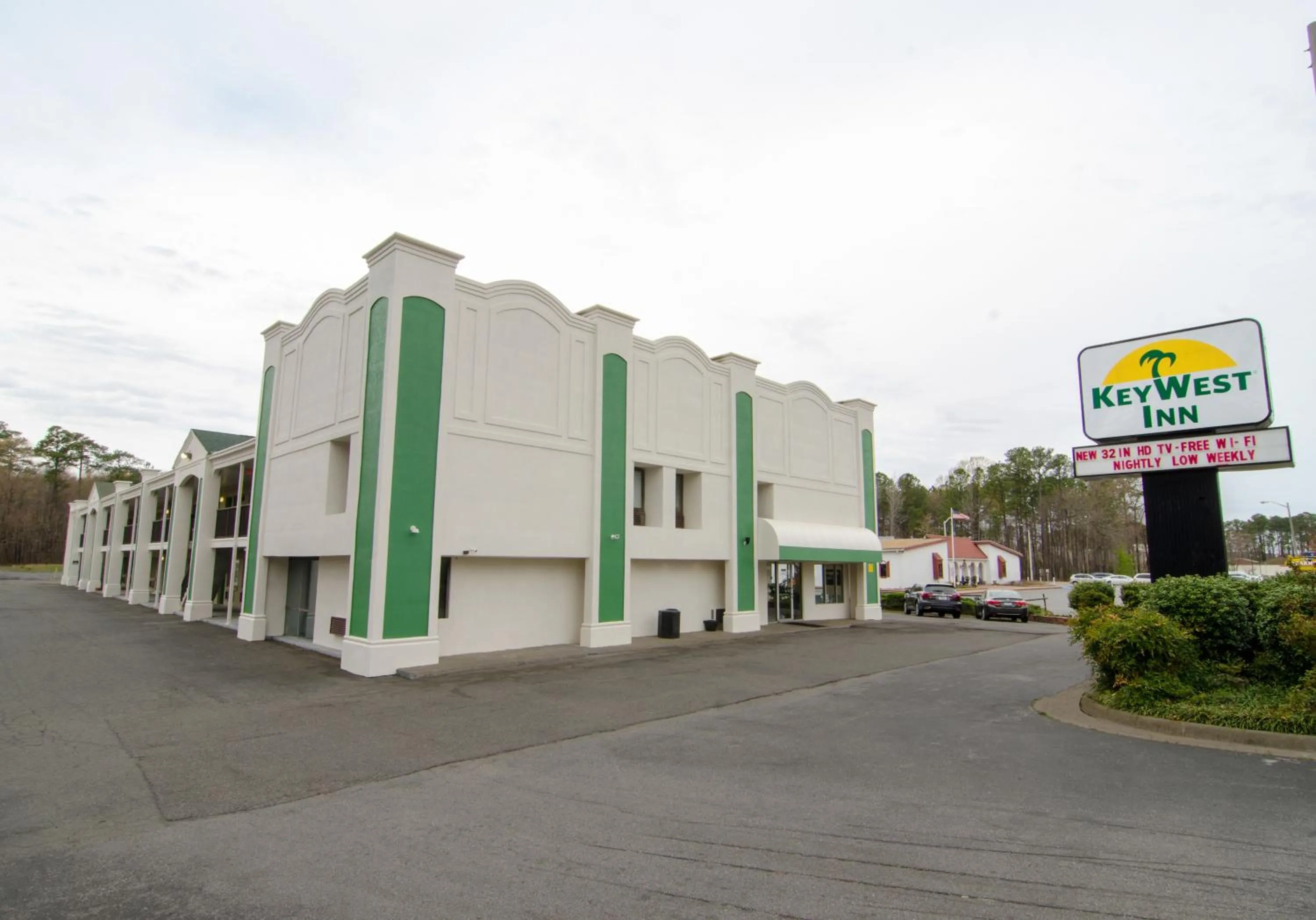 Facade/entrance in Key West Inn - Newport News