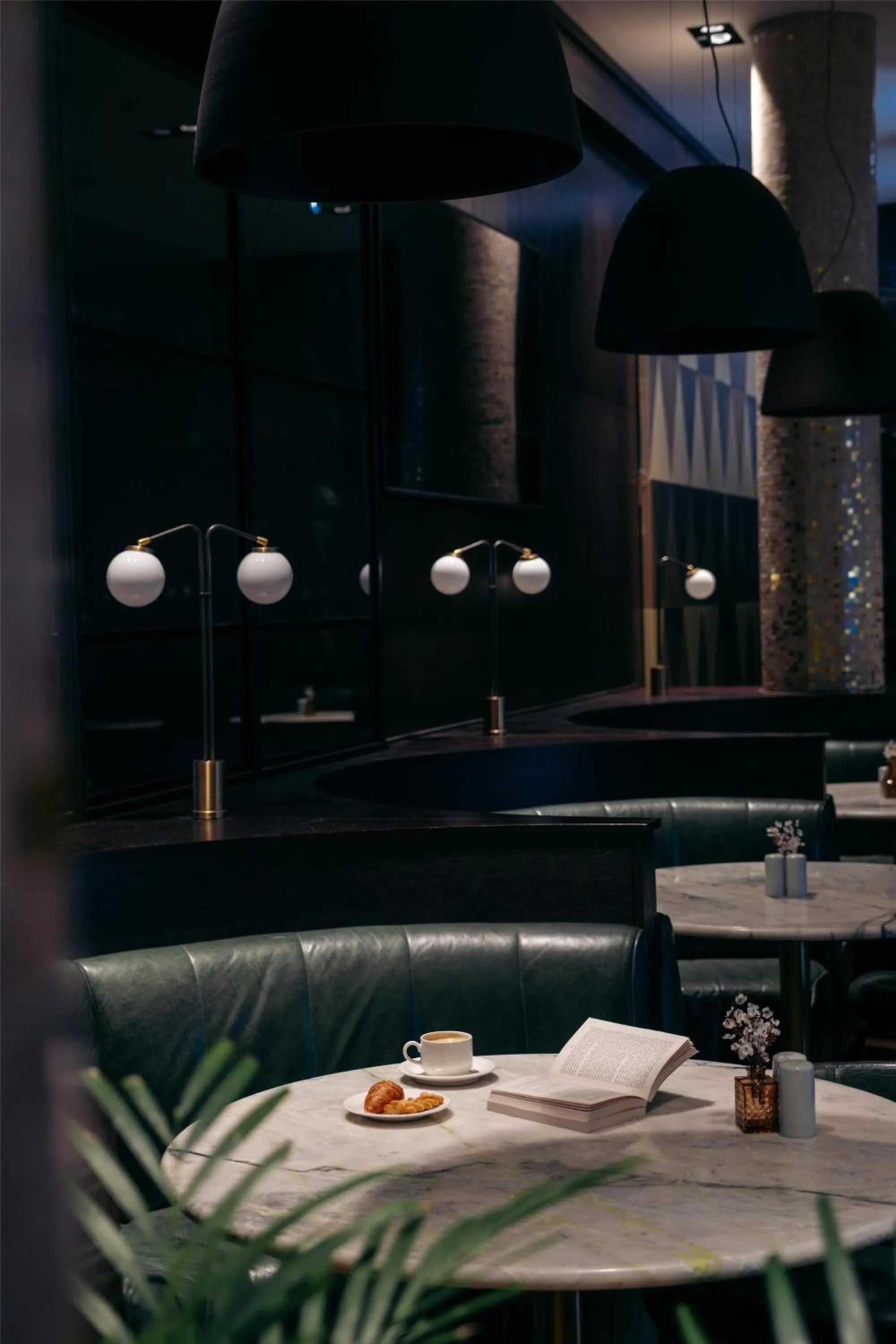 Lounge or bar in Radisson Blu Royal Hotel Dublin