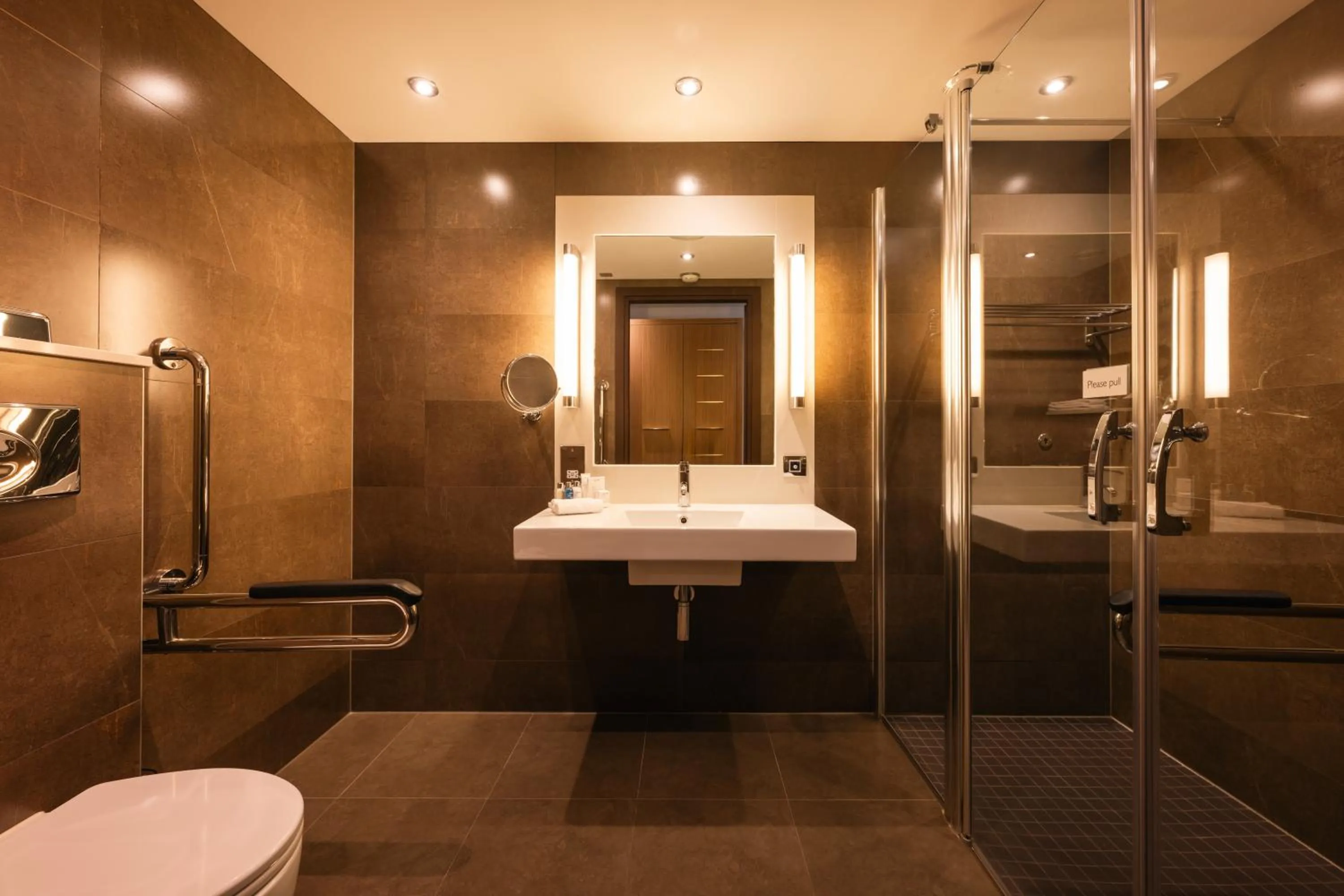 Shower in Radisson Blu Royal Hotel Dublin