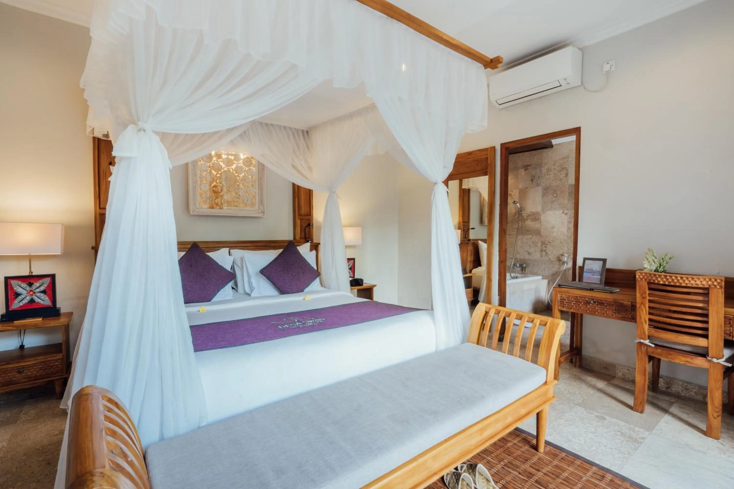 Bed in Desa Swan Villas & SPA, Keramas
