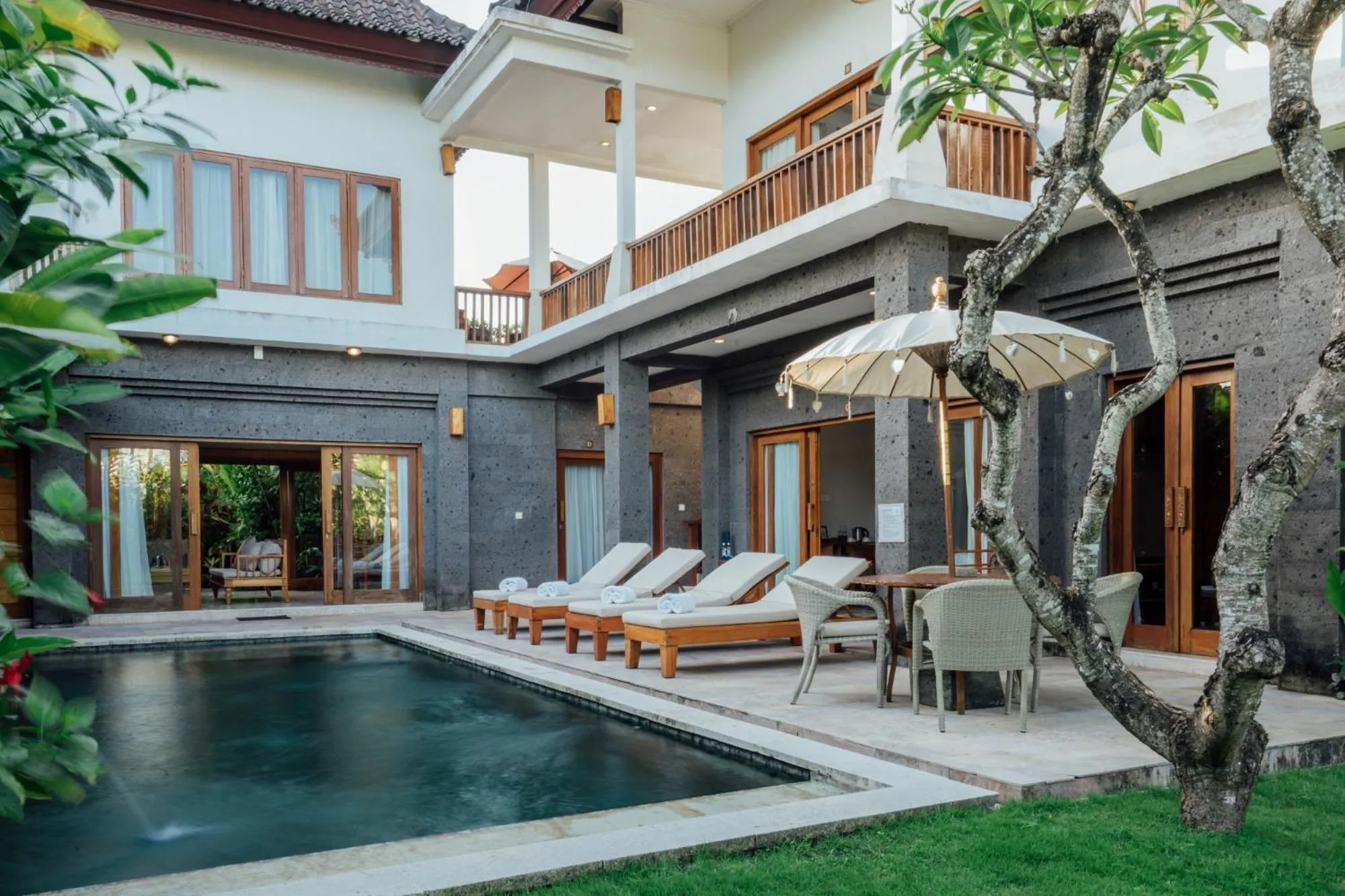 Swimming pool in Desa Swan Villas & SPA, Keramas
