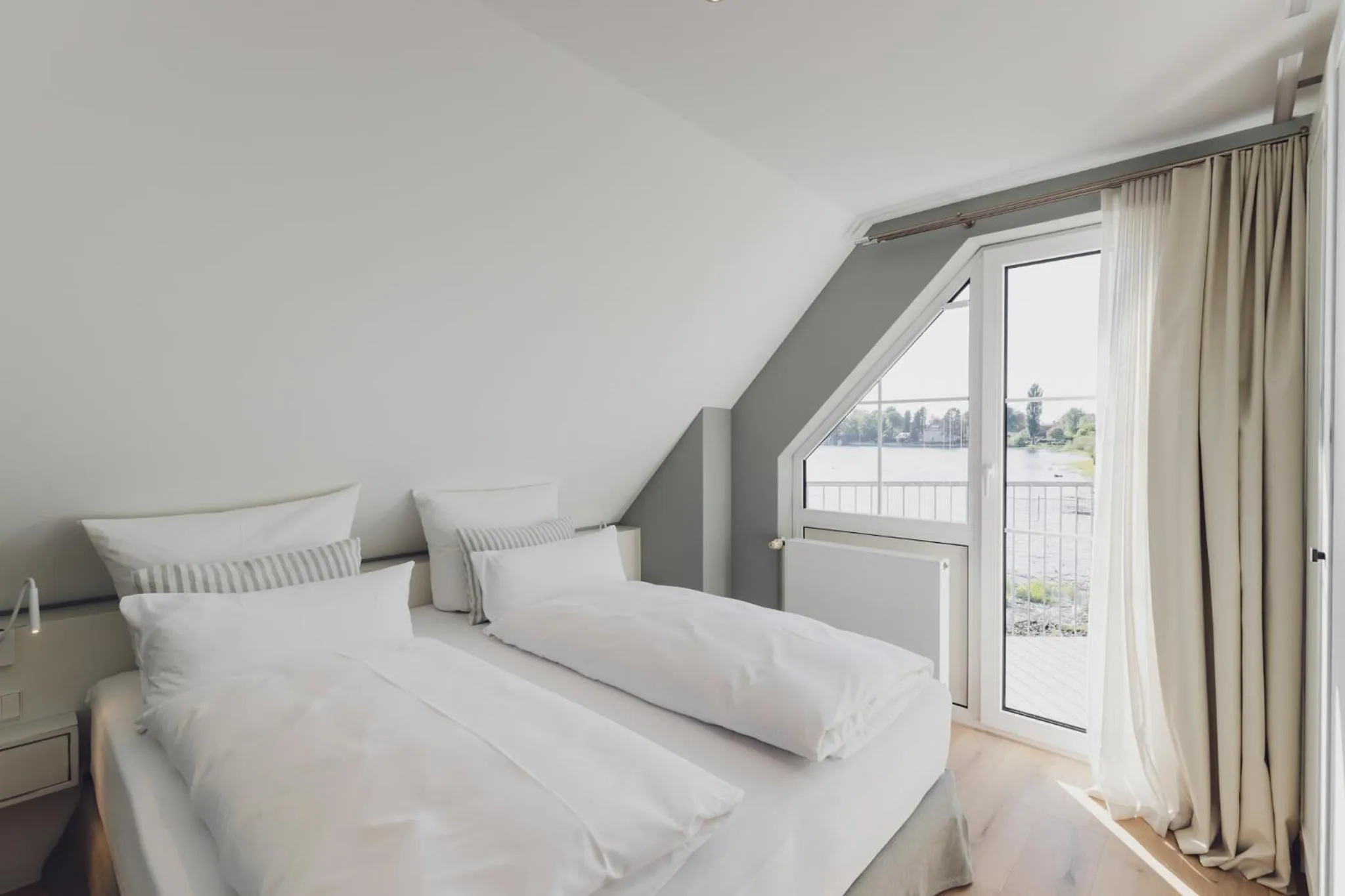 Bed in Hotel Caraleon