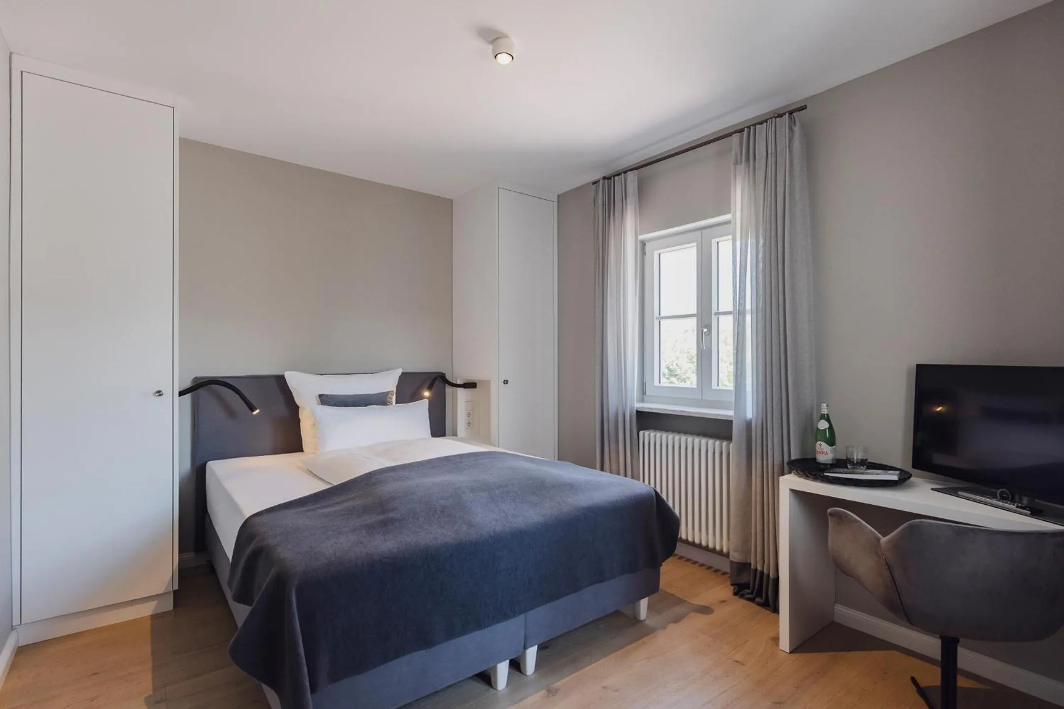 Photo of the whole room, Bed in Hotel Caraleon