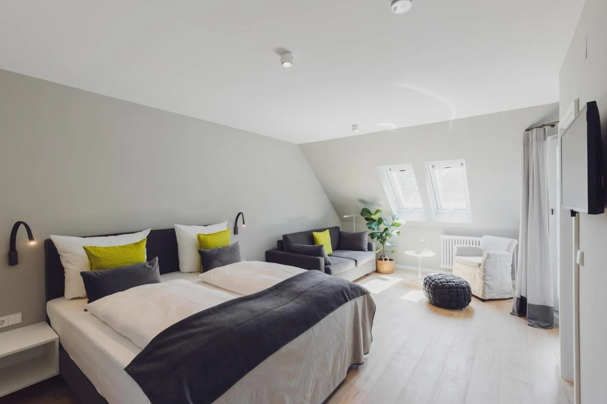 Photo of the whole room, Bed in Hotel Caraleon