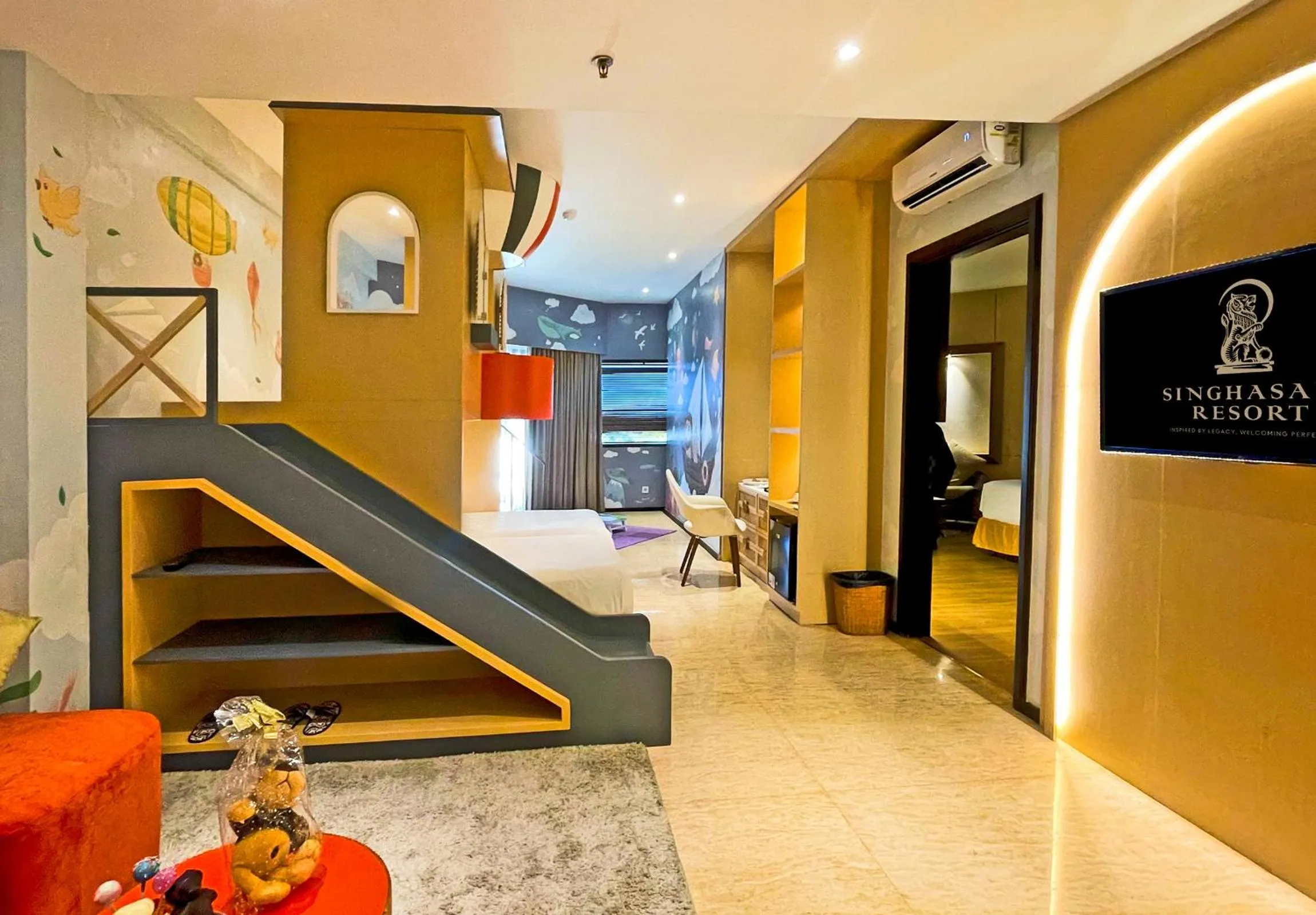 Living room, Bed in The Singhasari Resort Batu