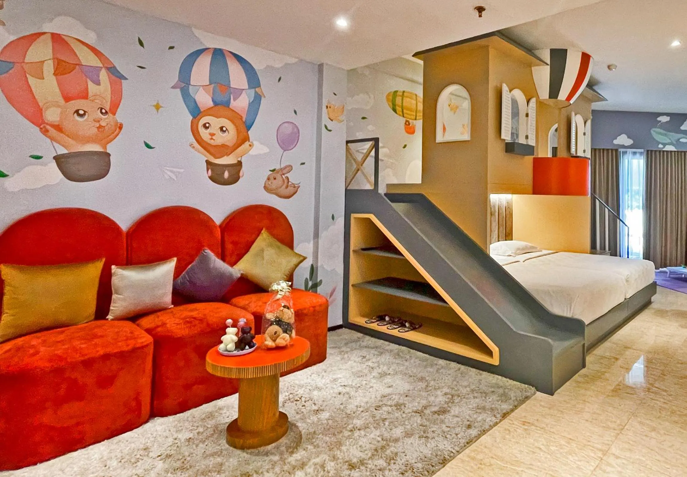 Living room, Bed in The Singhasari Resort Batu