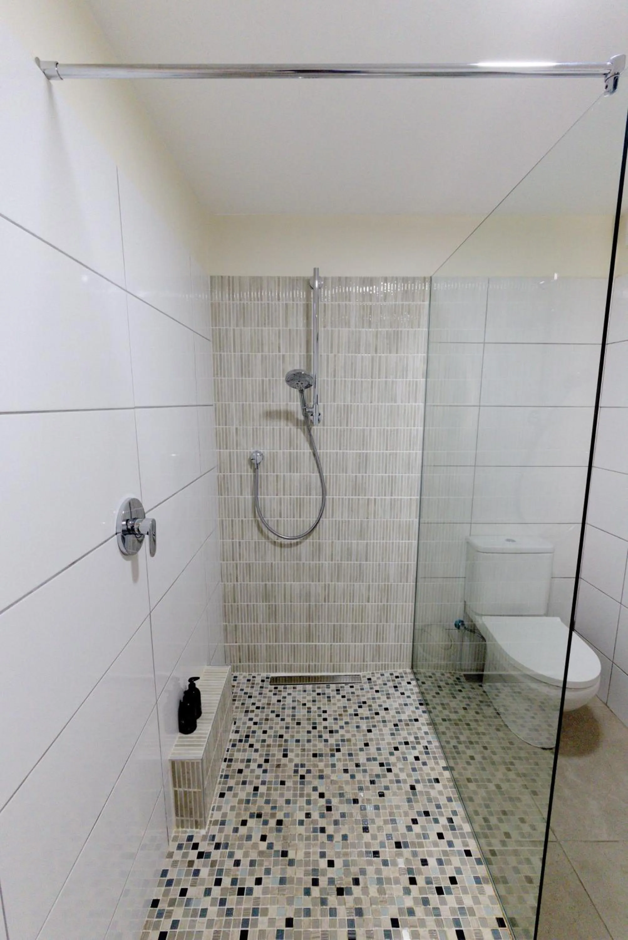 Shower in Oyster Box Guesthouse