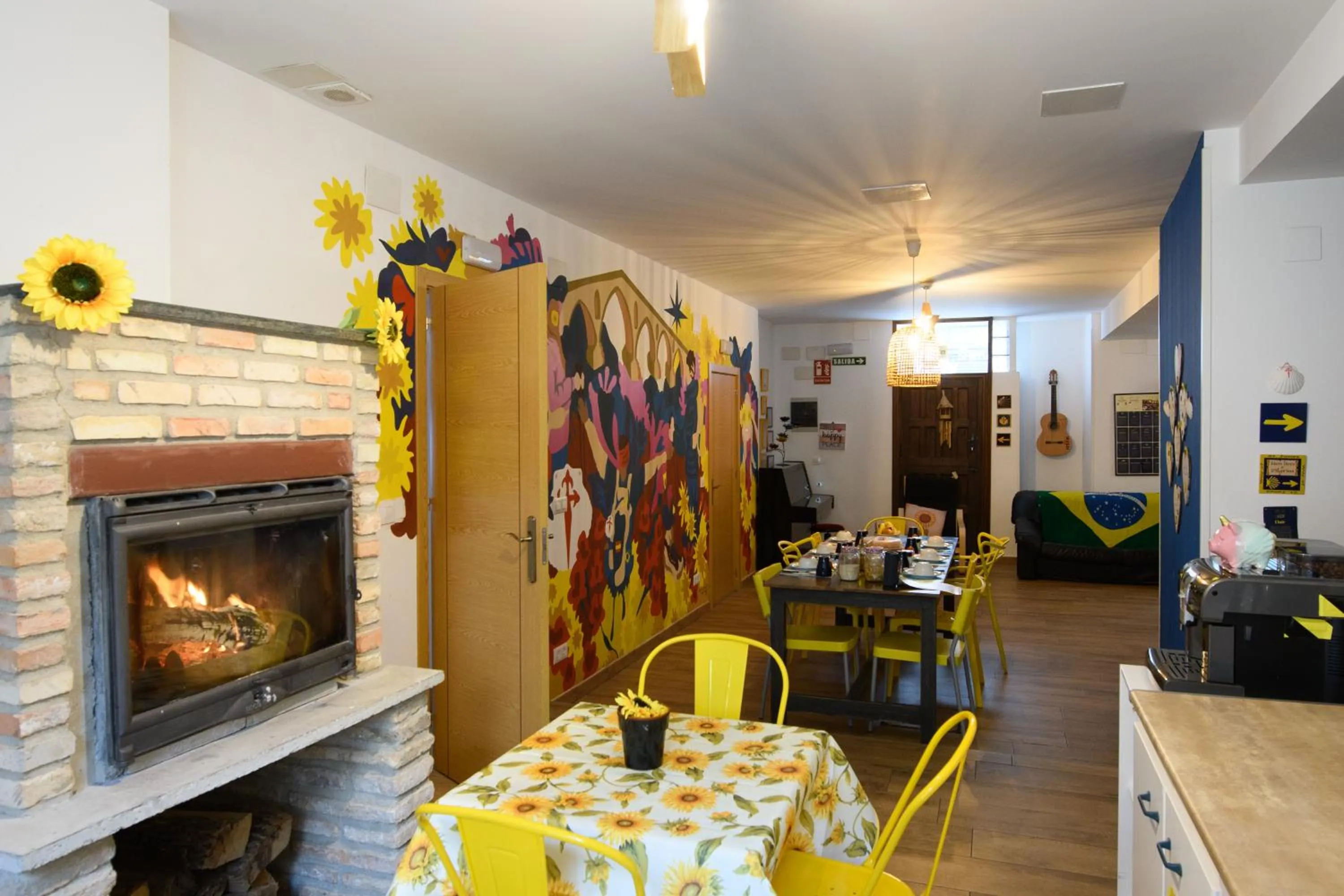 Kitchen or kitchenette in Albergue Estrella Guia