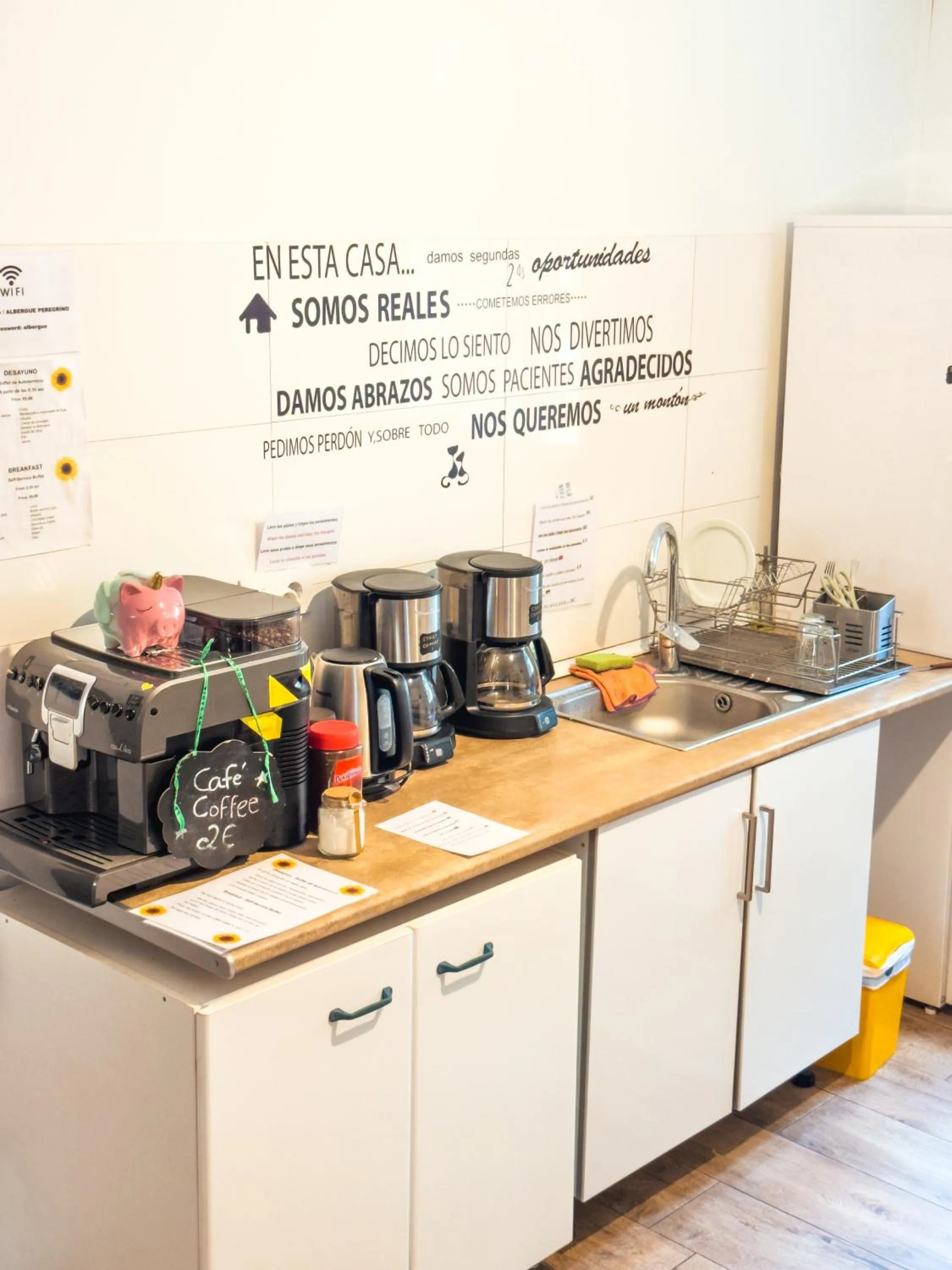 Coffee/tea facilities in Albergue Estrella Guia