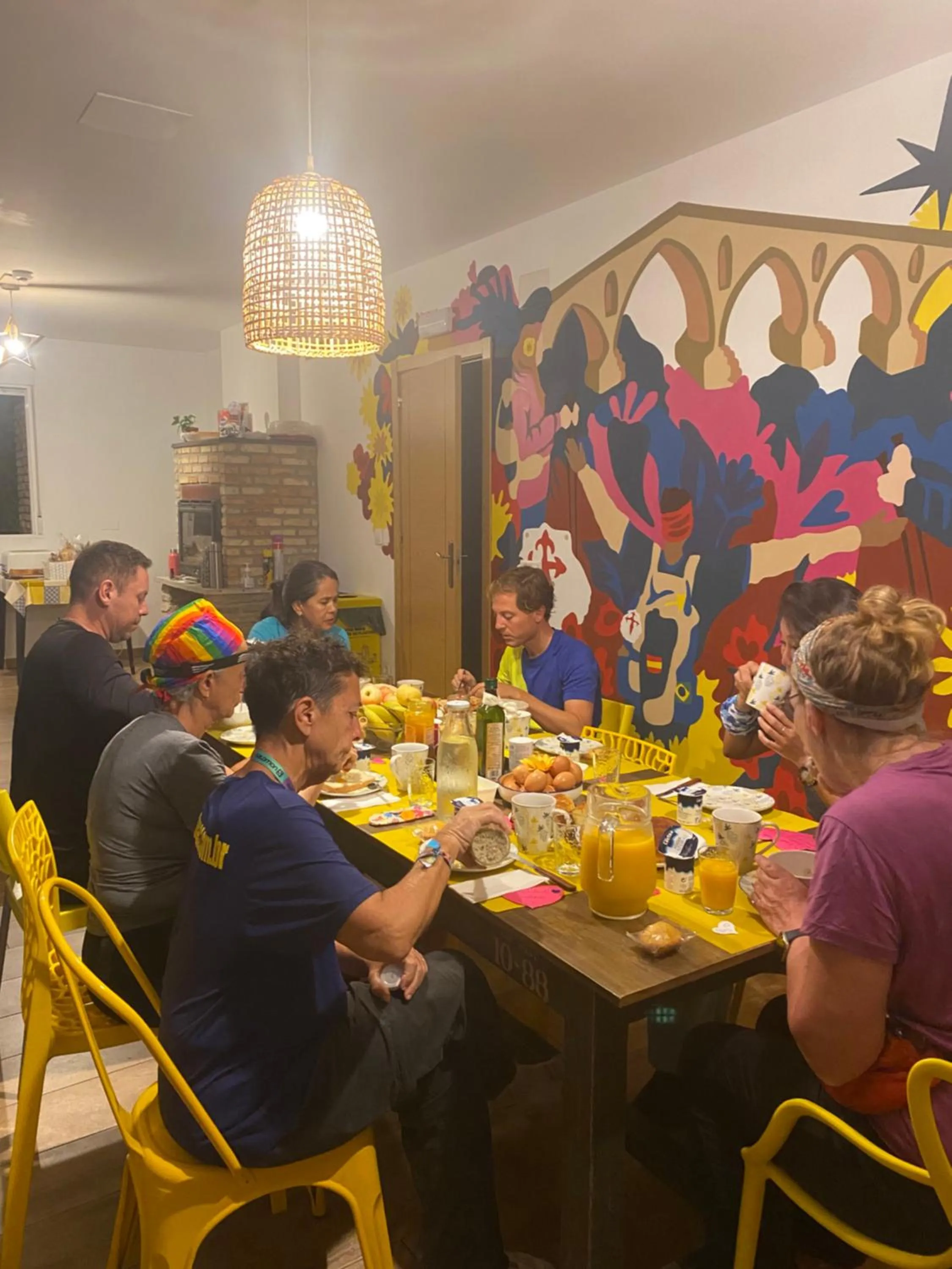 Dining area in Albergue Estrella Guia