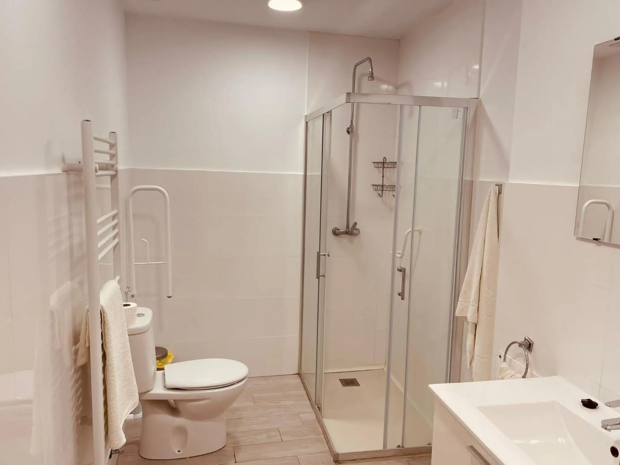 Shower in Albergue Estrella Guia