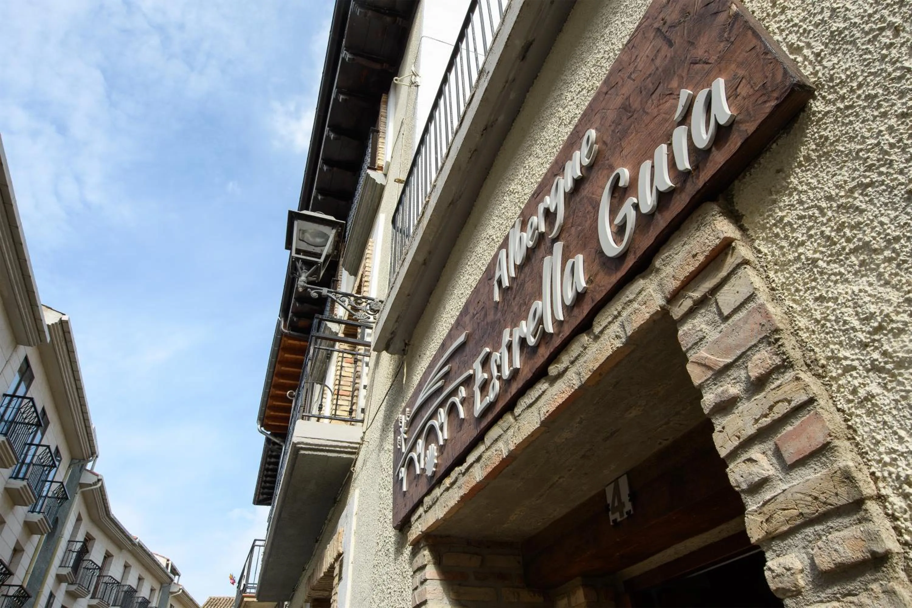 Property logo or sign in Albergue Estrella Guia