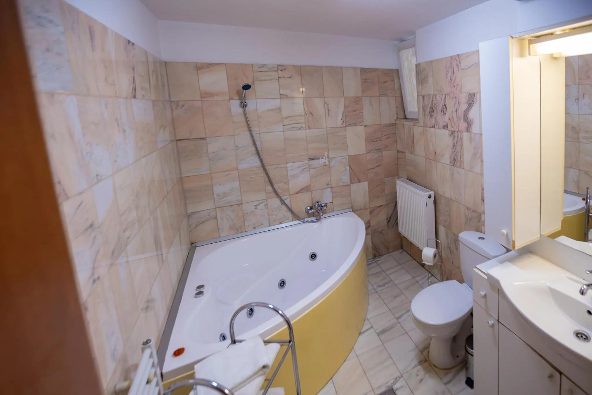 Toilet in Noroc si Fericire