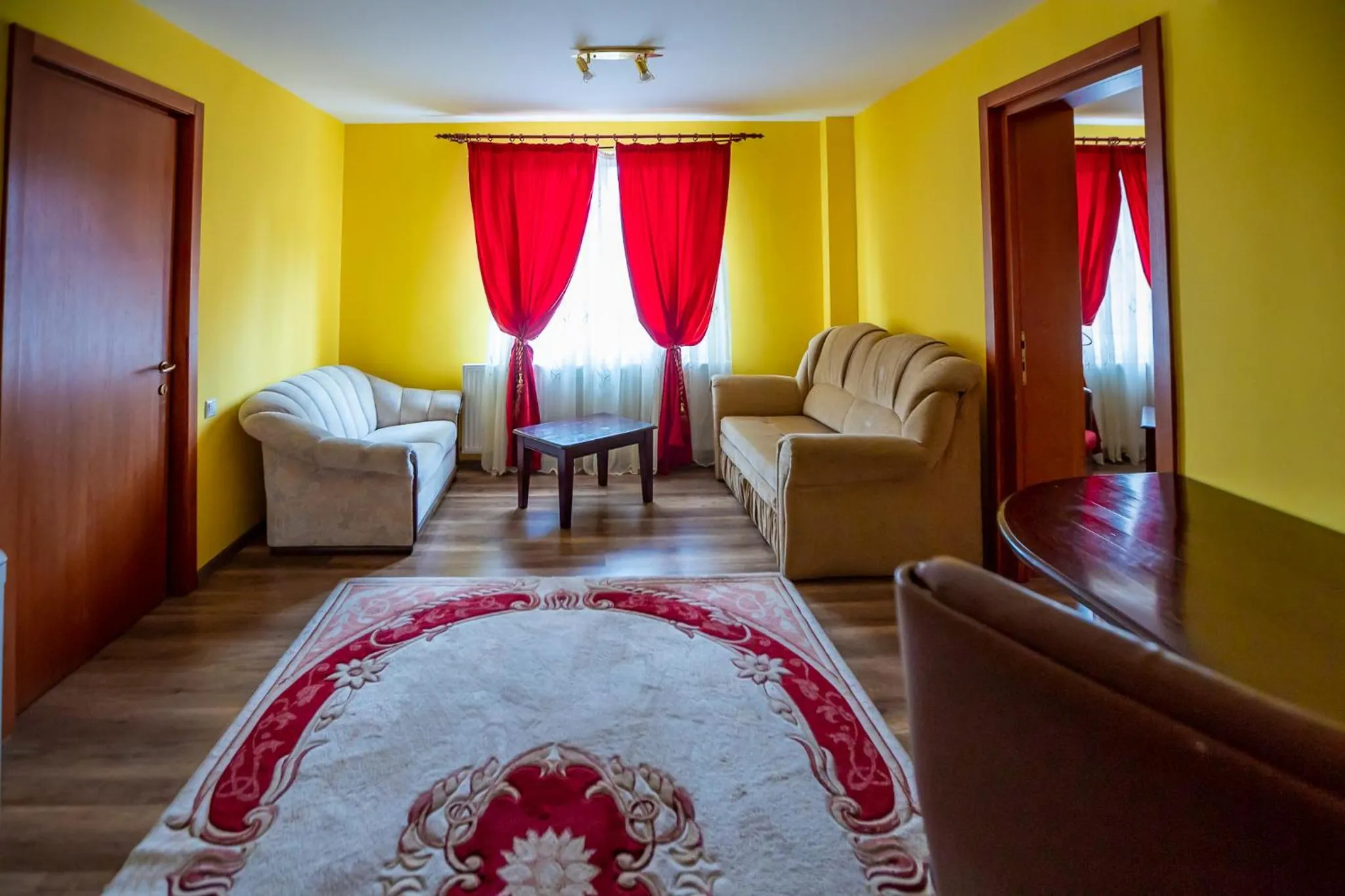 Living room, Bed in Noroc si Fericire