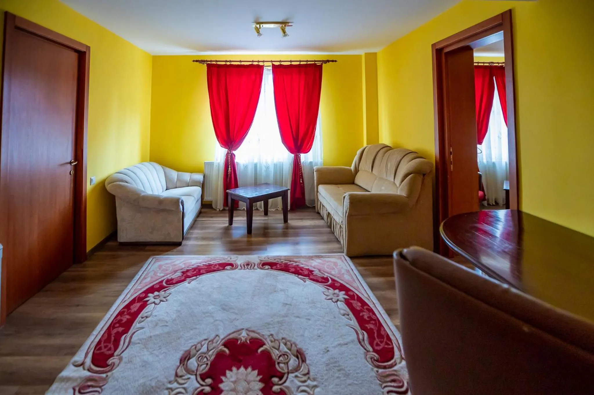 Living room, Bed in Noroc si Fericire