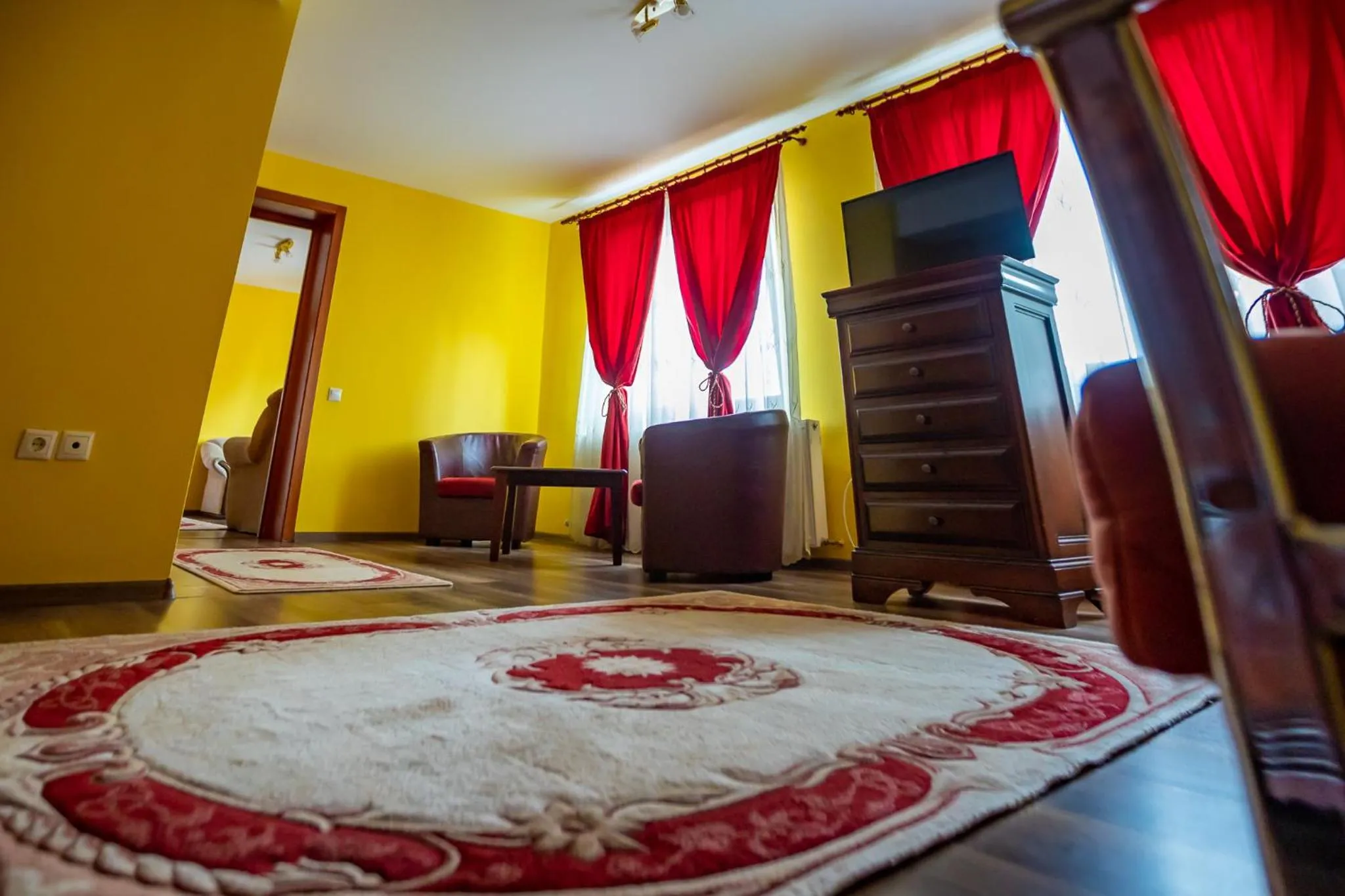 TV and multimedia in Noroc si Fericire