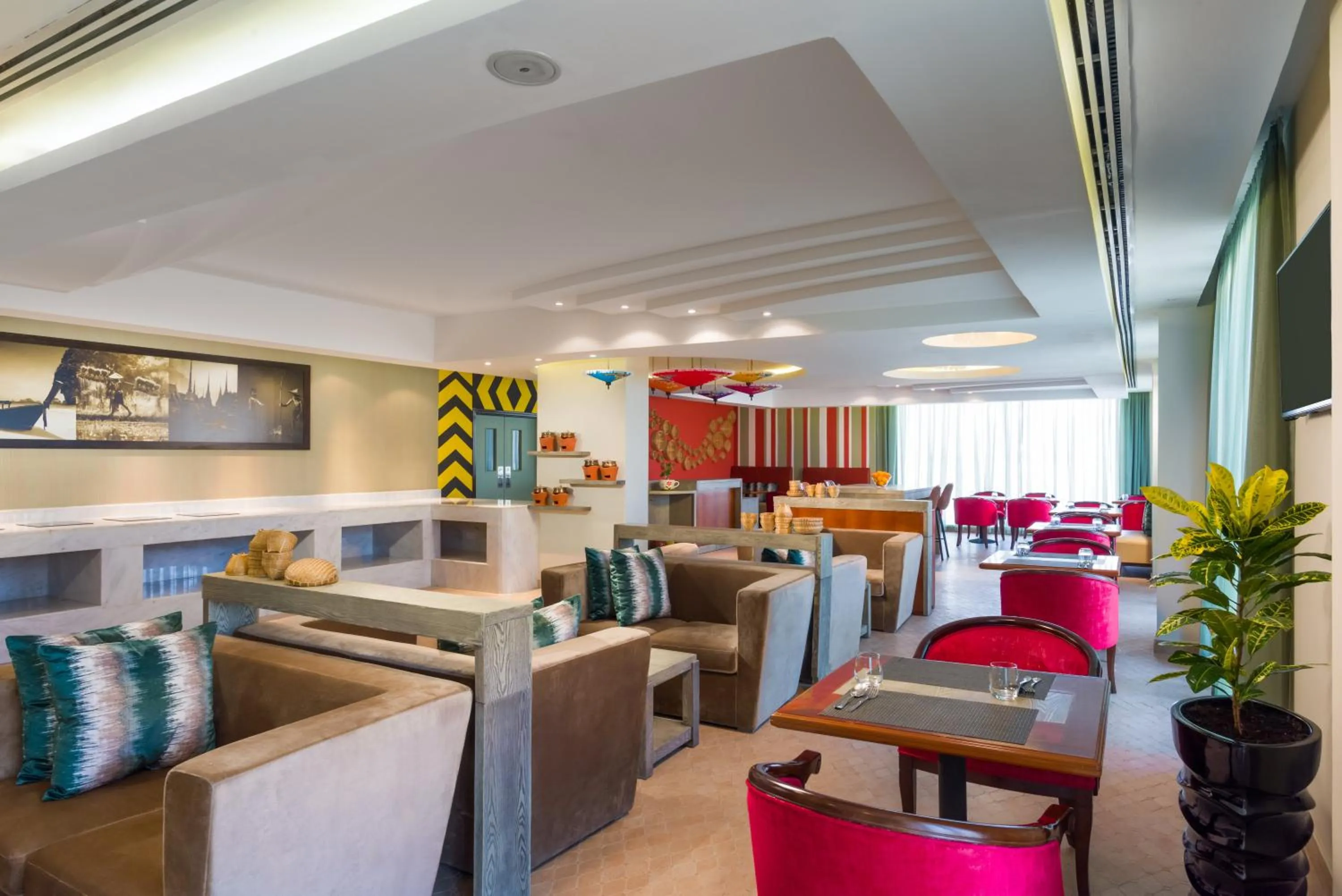 Restaurant/places to eat in Centara Life Muscat Dunes Hotel