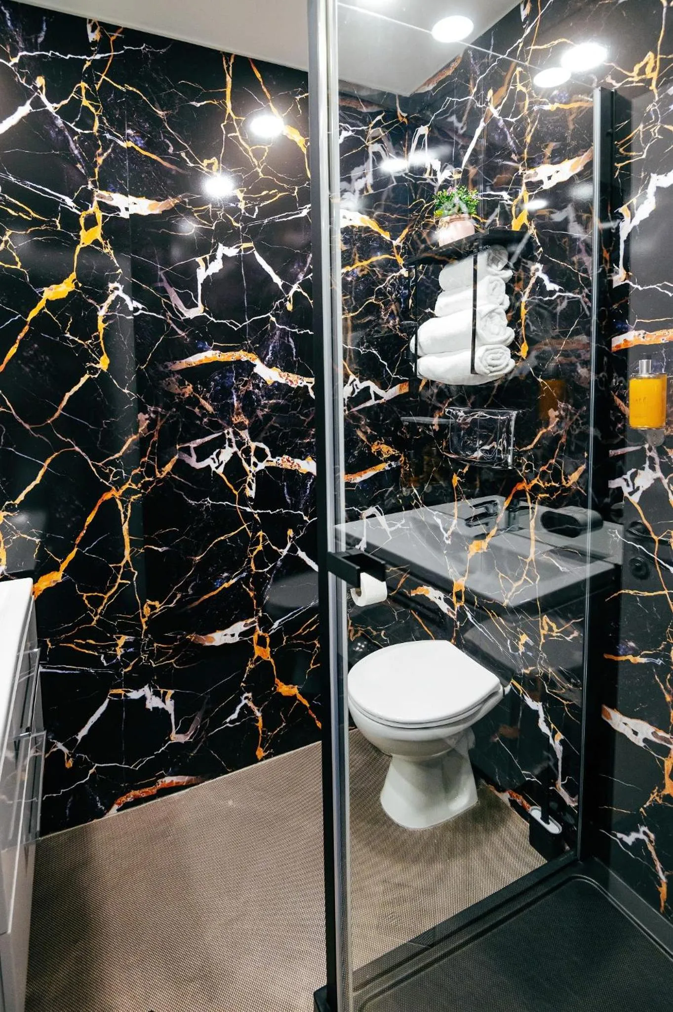 Business Hotel Conference Center & Spa