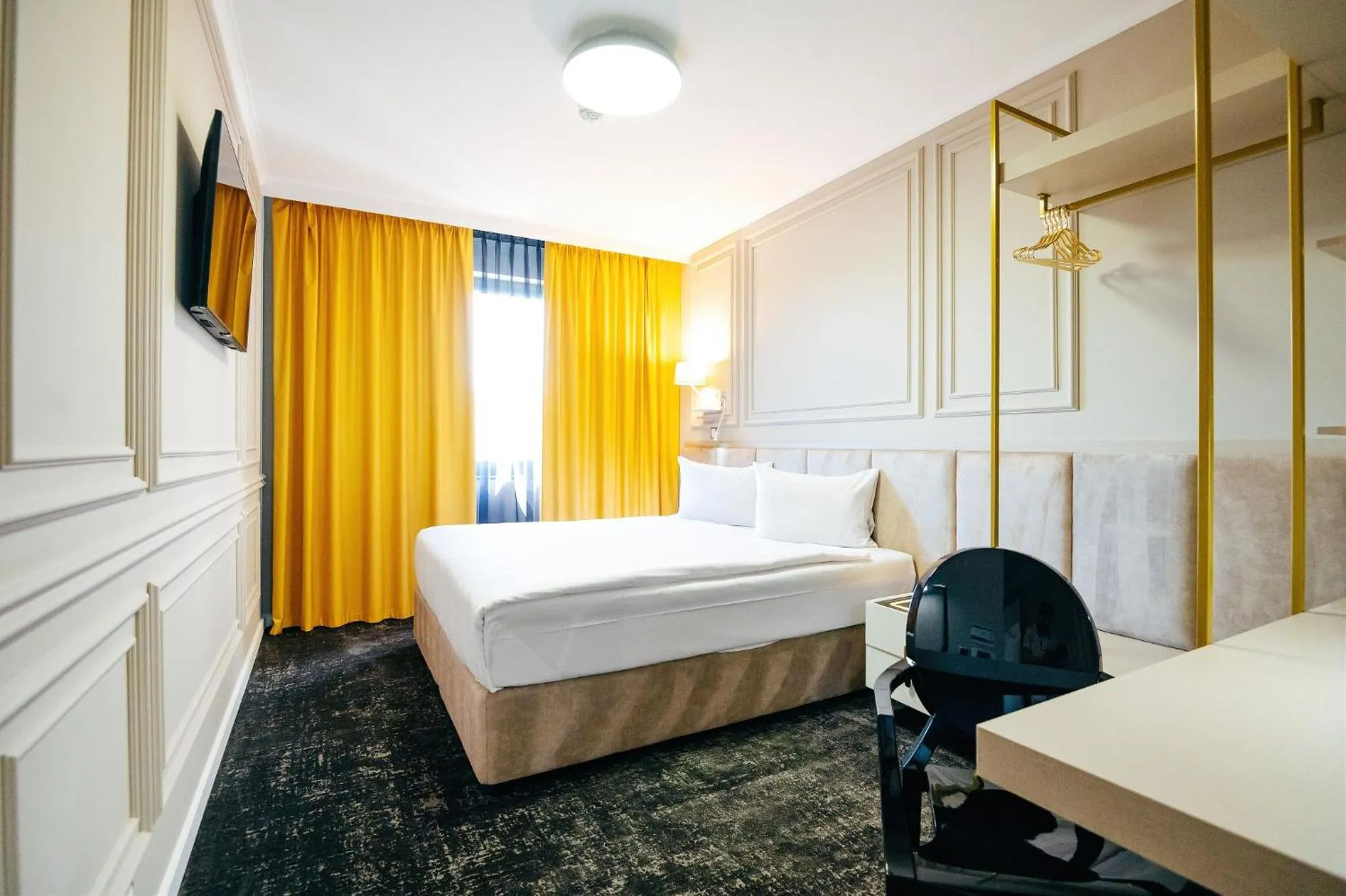 Bed in Business Hotel Conference Center & Spa