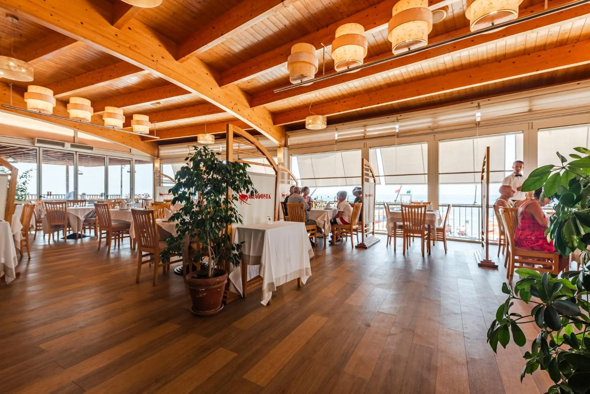 Restaurant/places to eat in Aragosta Hotel