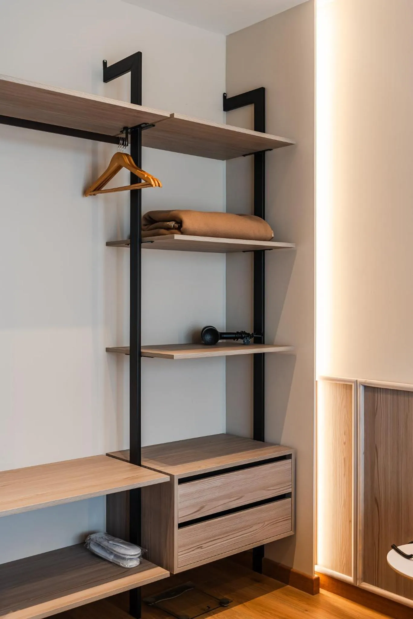 wardrobe in Aragosta Hotel