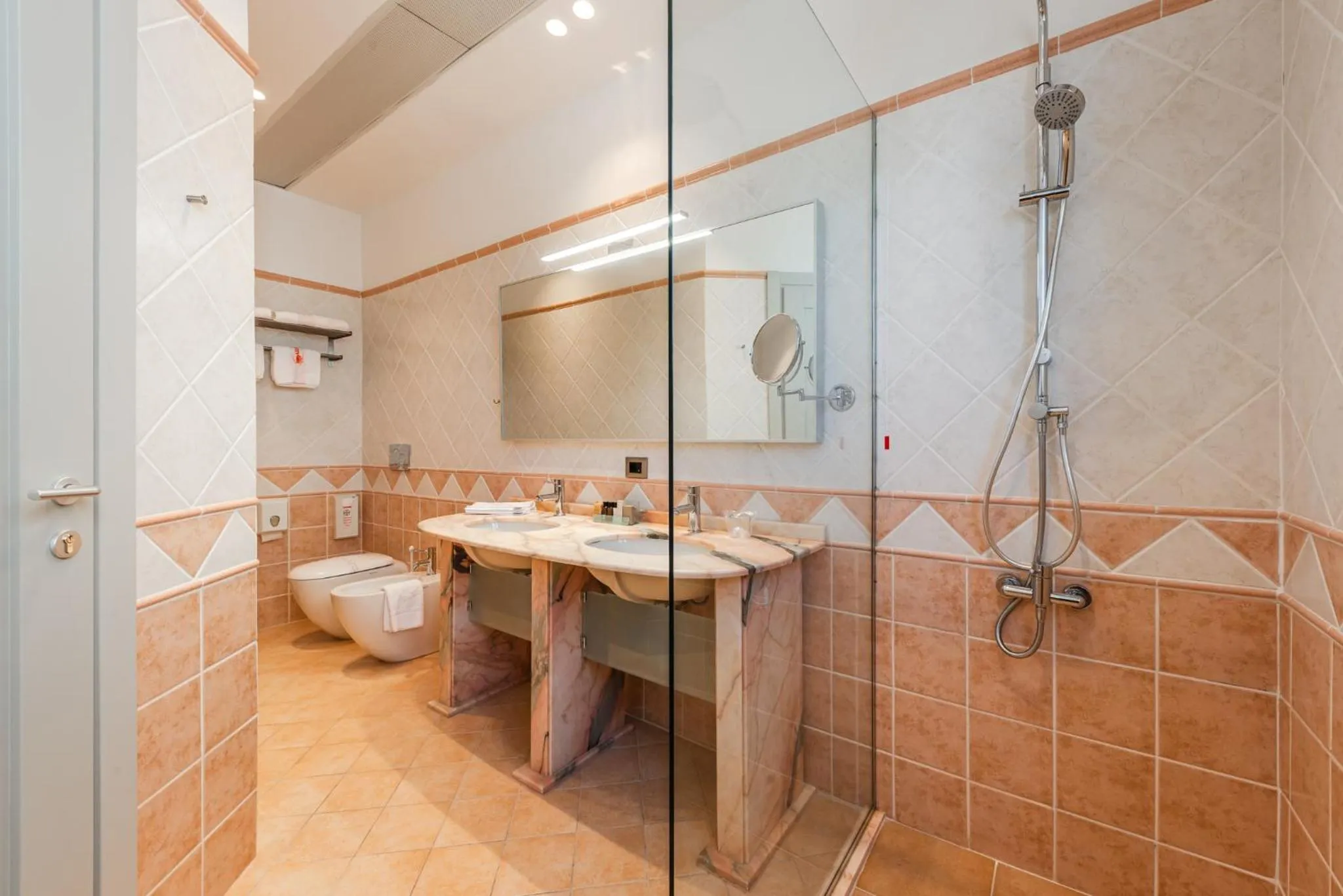 Shower in Aragosta Hotel