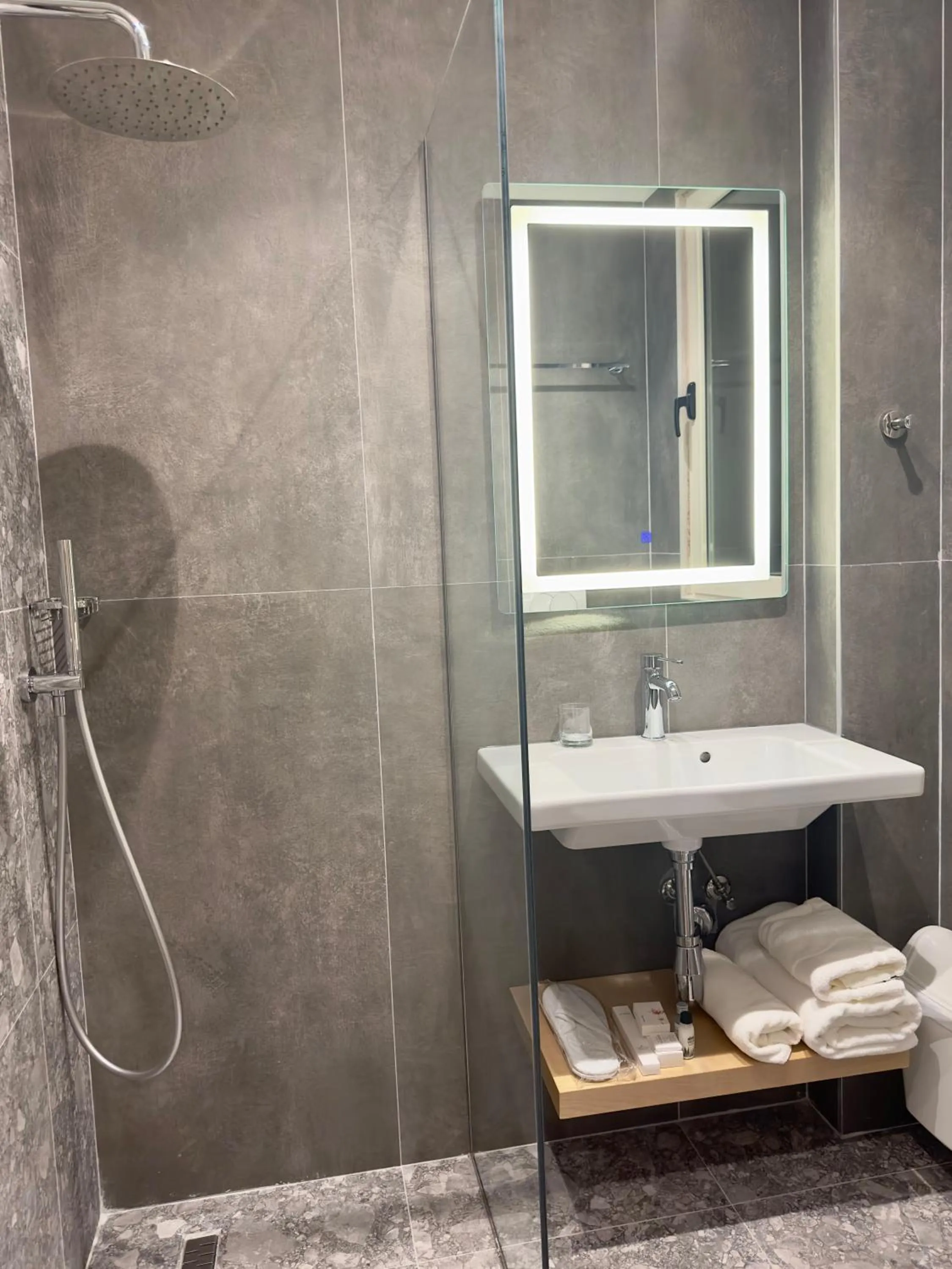 Shower in Aragosta Hotel