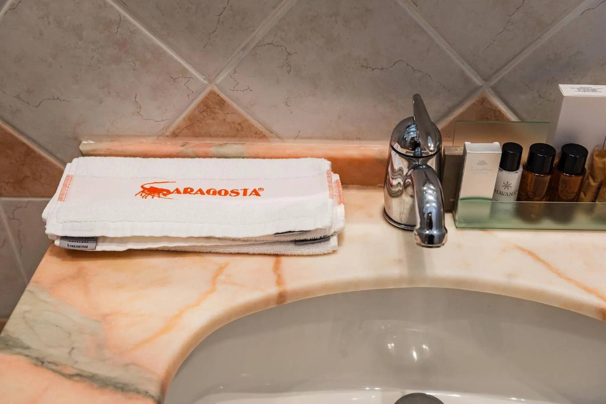 Bathroom in Aragosta Hotel