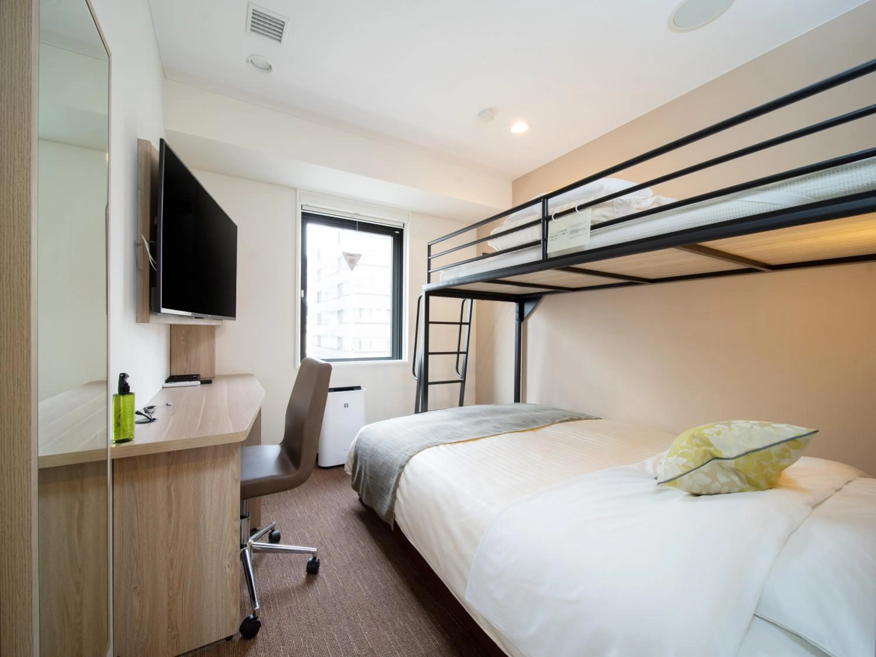 bunk bed, Bed in Super Hotel Tokyo Hamamatsucho