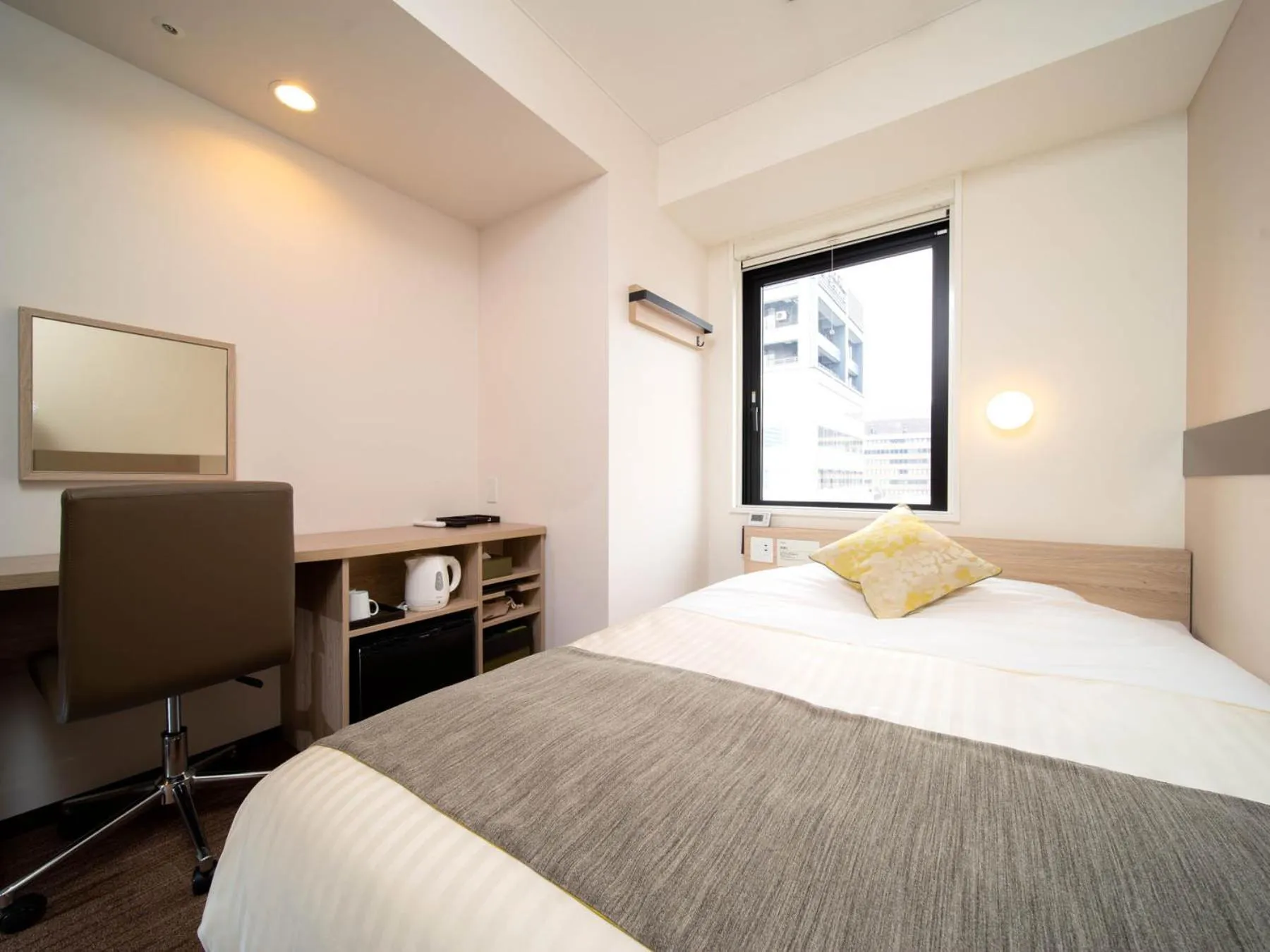 Bed in Super Hotel Tokyo Hamamatsucho