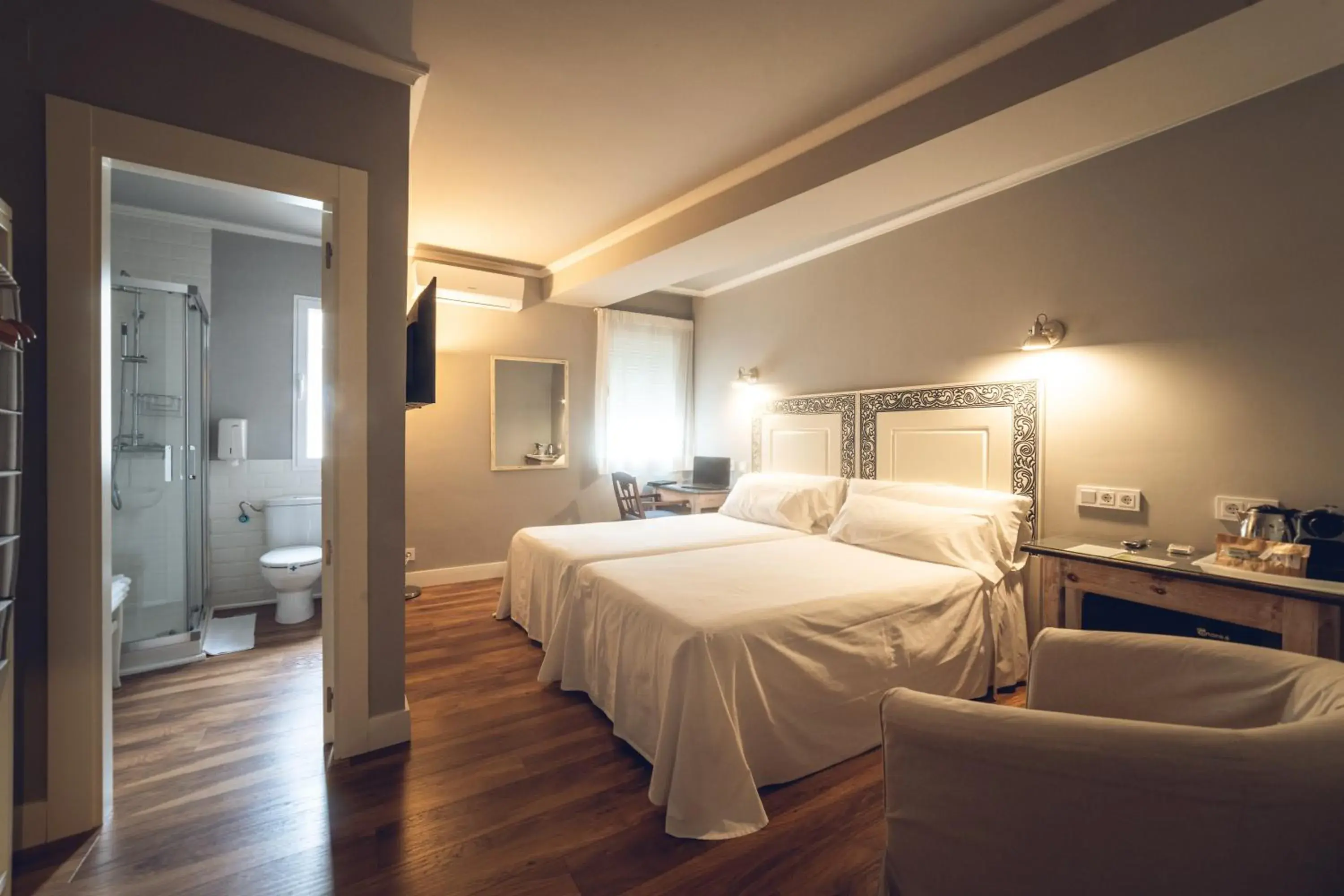 Superior Twin Room in Hostal Los Castañuelos Superior Twin Room in Hostal Los Castañuelos