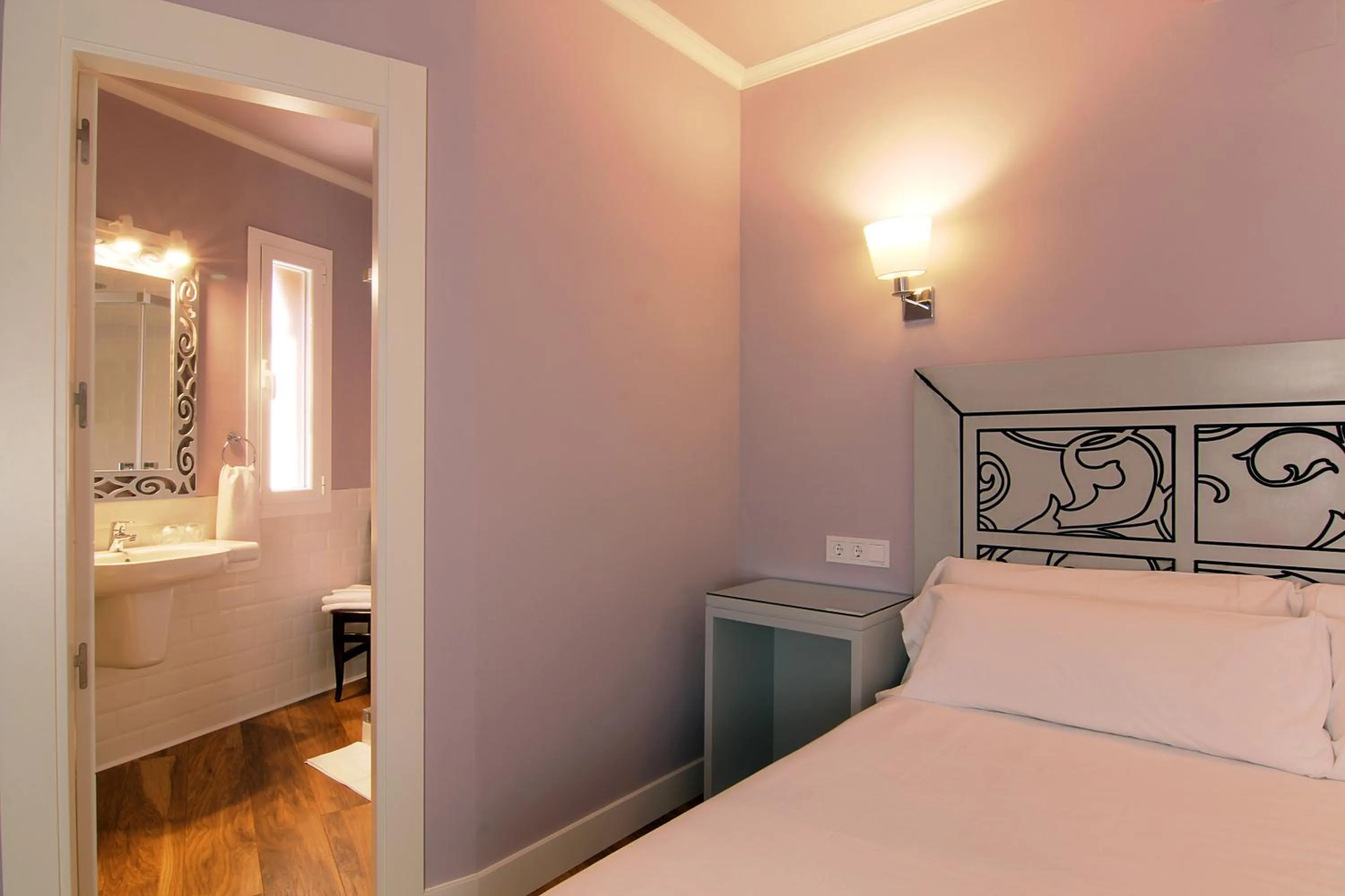 Bed in Hostal Los Castañuelos