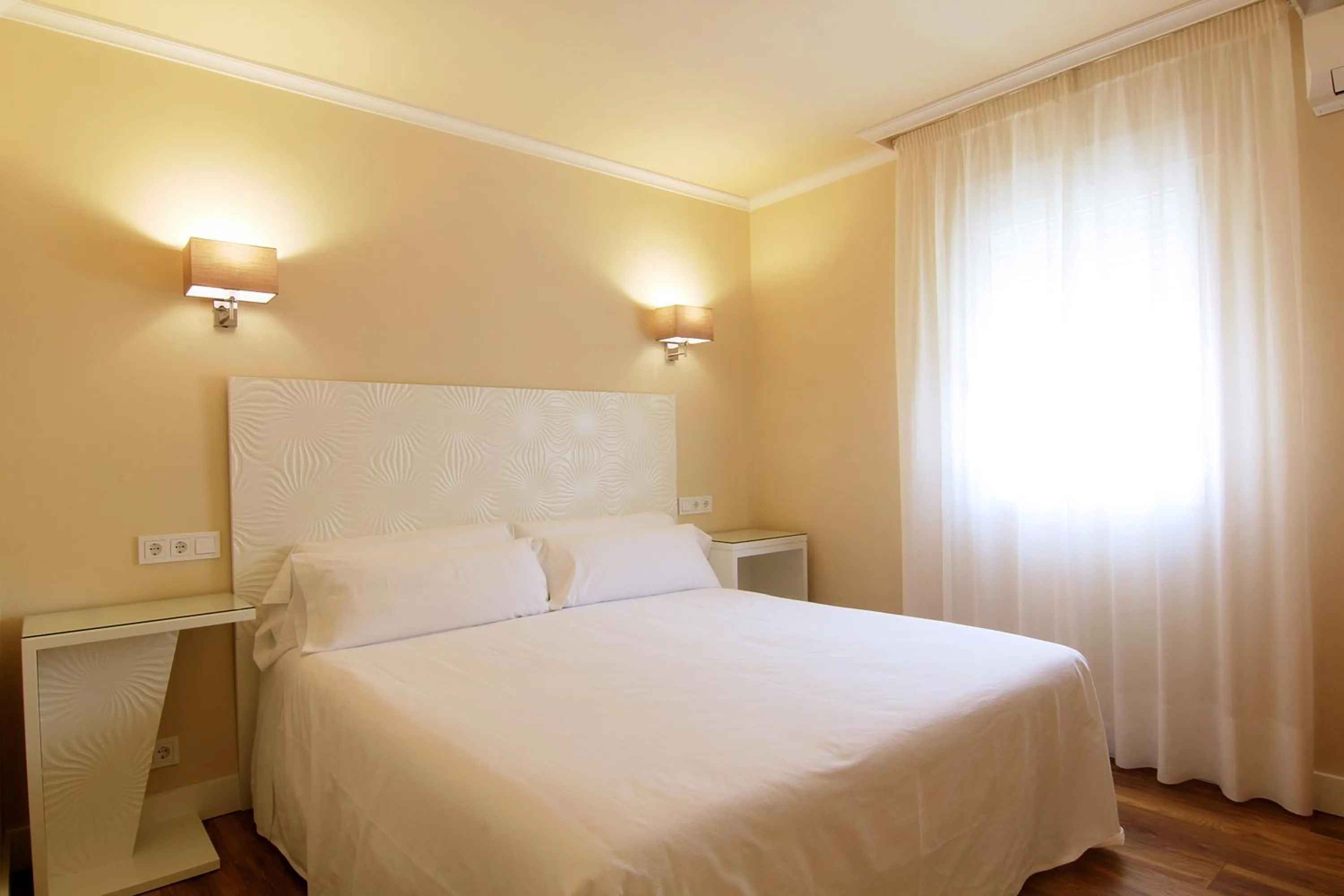 Bed in Hostal Los Castañuelos