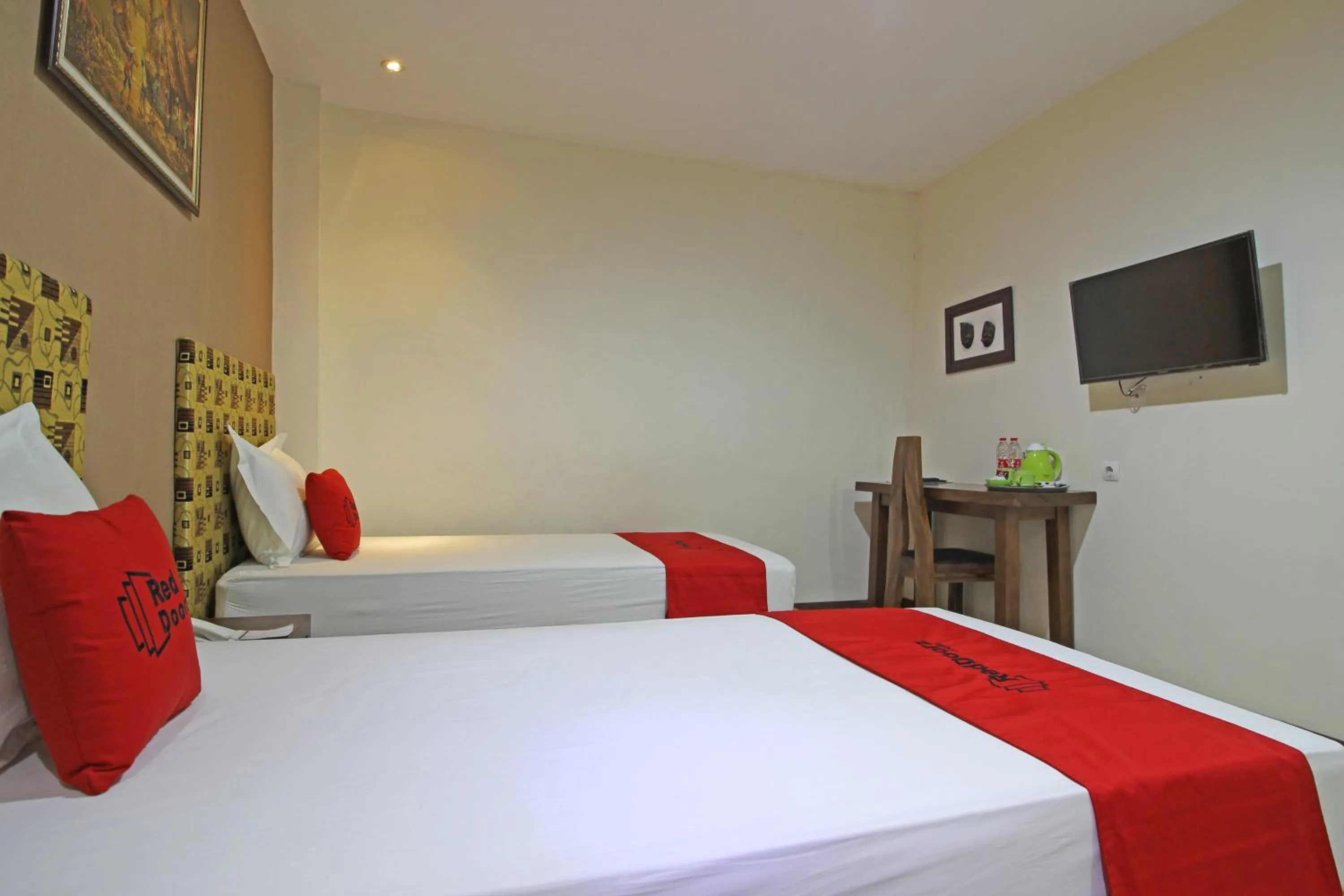 Bedroom, Bed in RedDoorz near UNS Solo