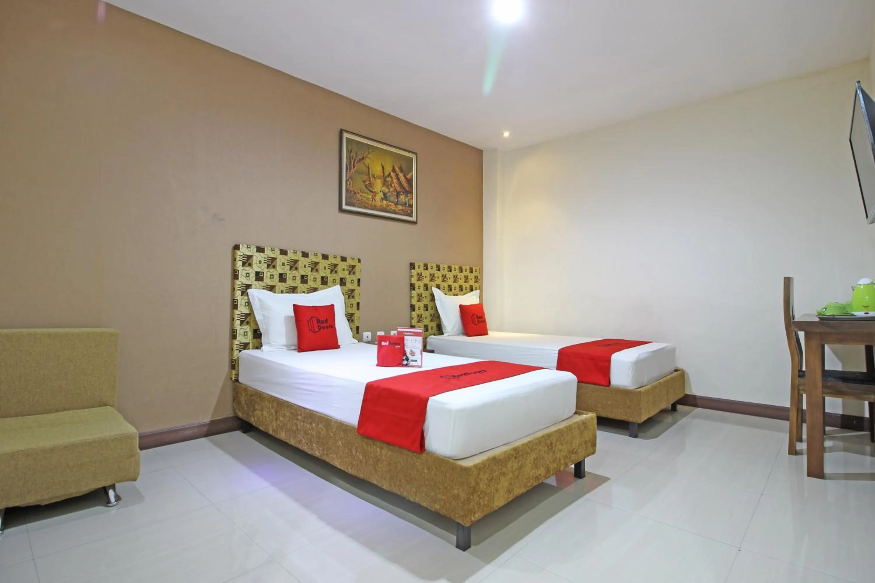 Bedroom, Bed in RedDoorz near UNS Solo