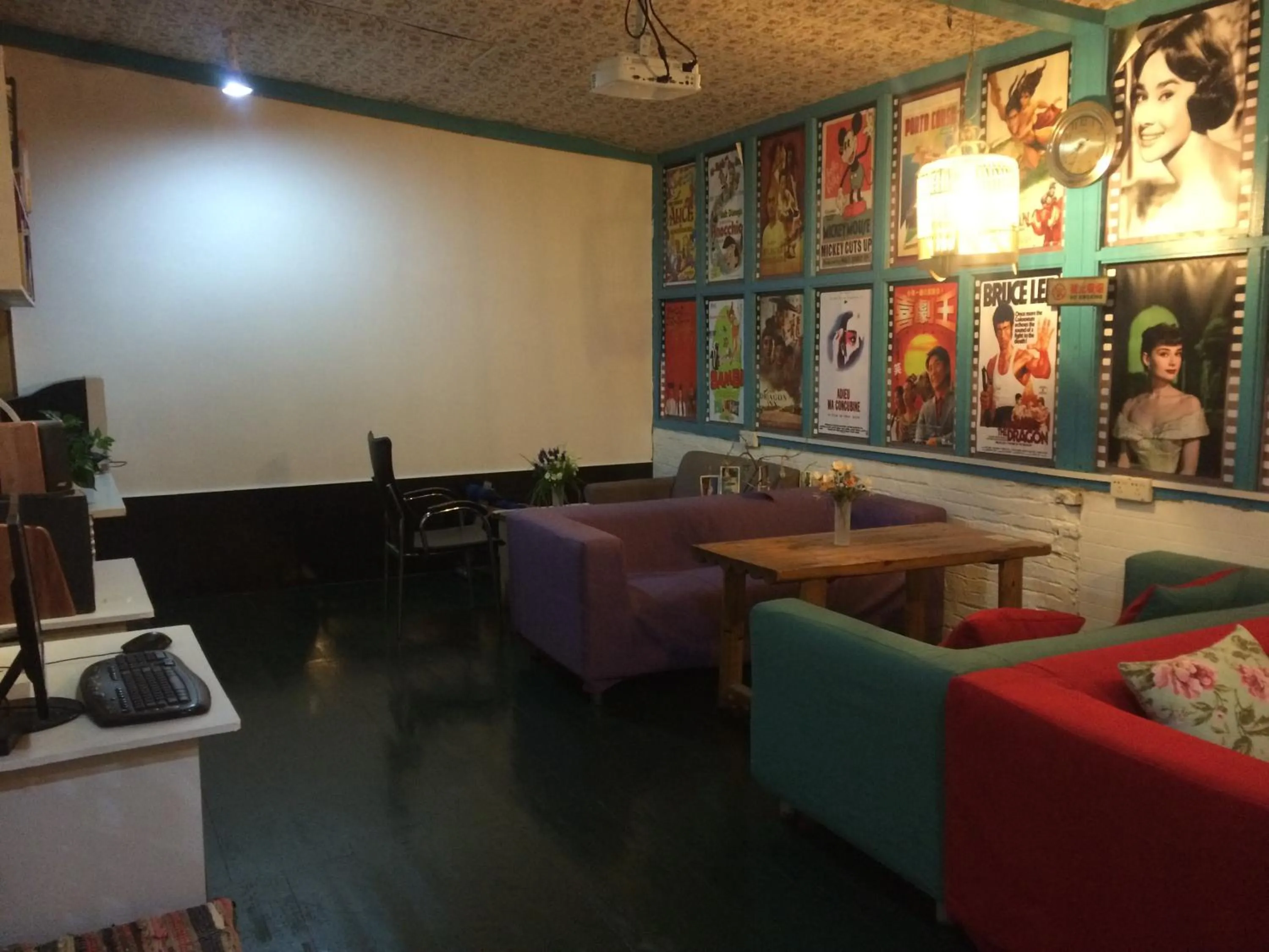 How Flowers Hostel & Party Coliving Coworking Nomad