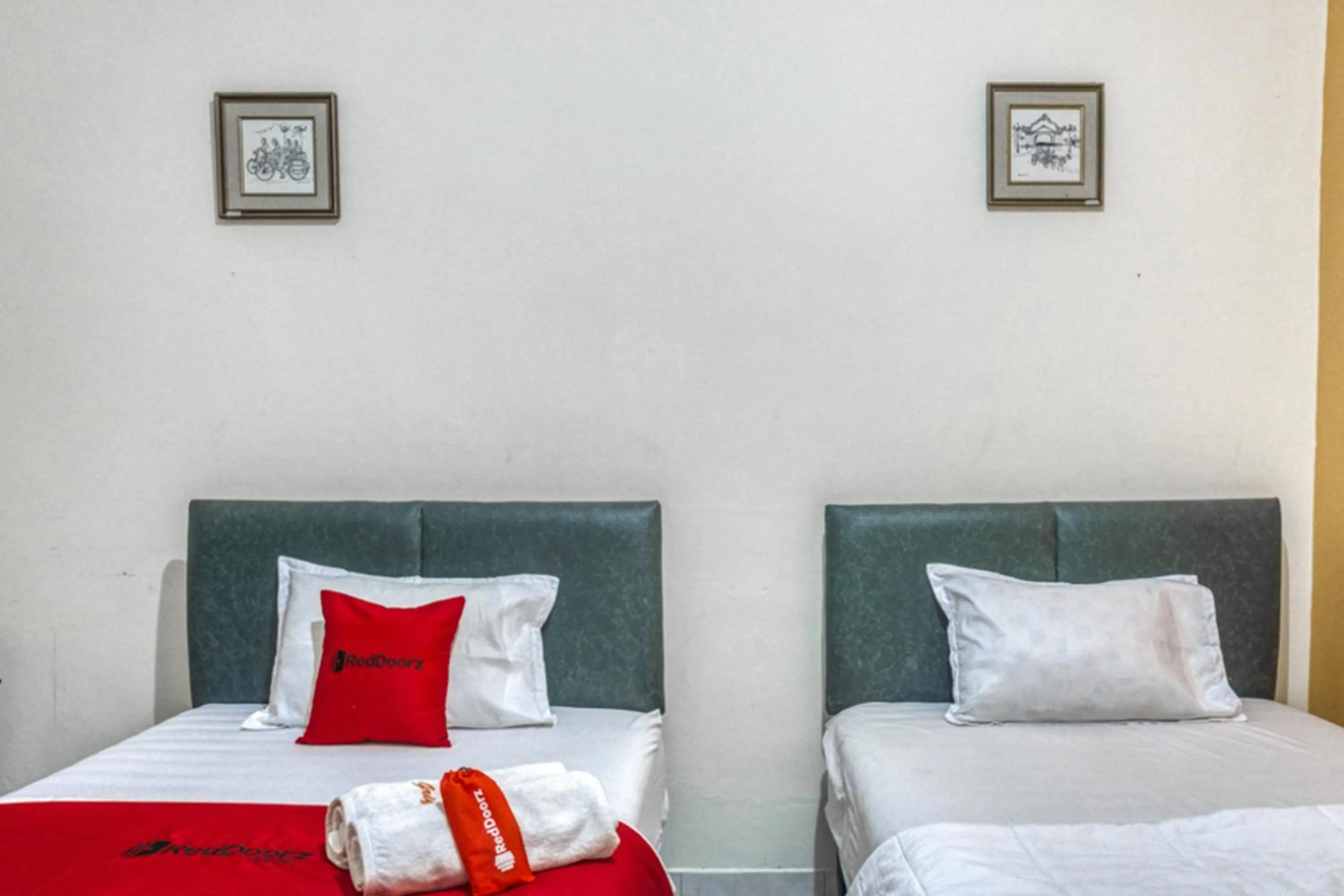 Bedroom, Bed in RedDoorz Syariah @ Raya Tajem Maguwo