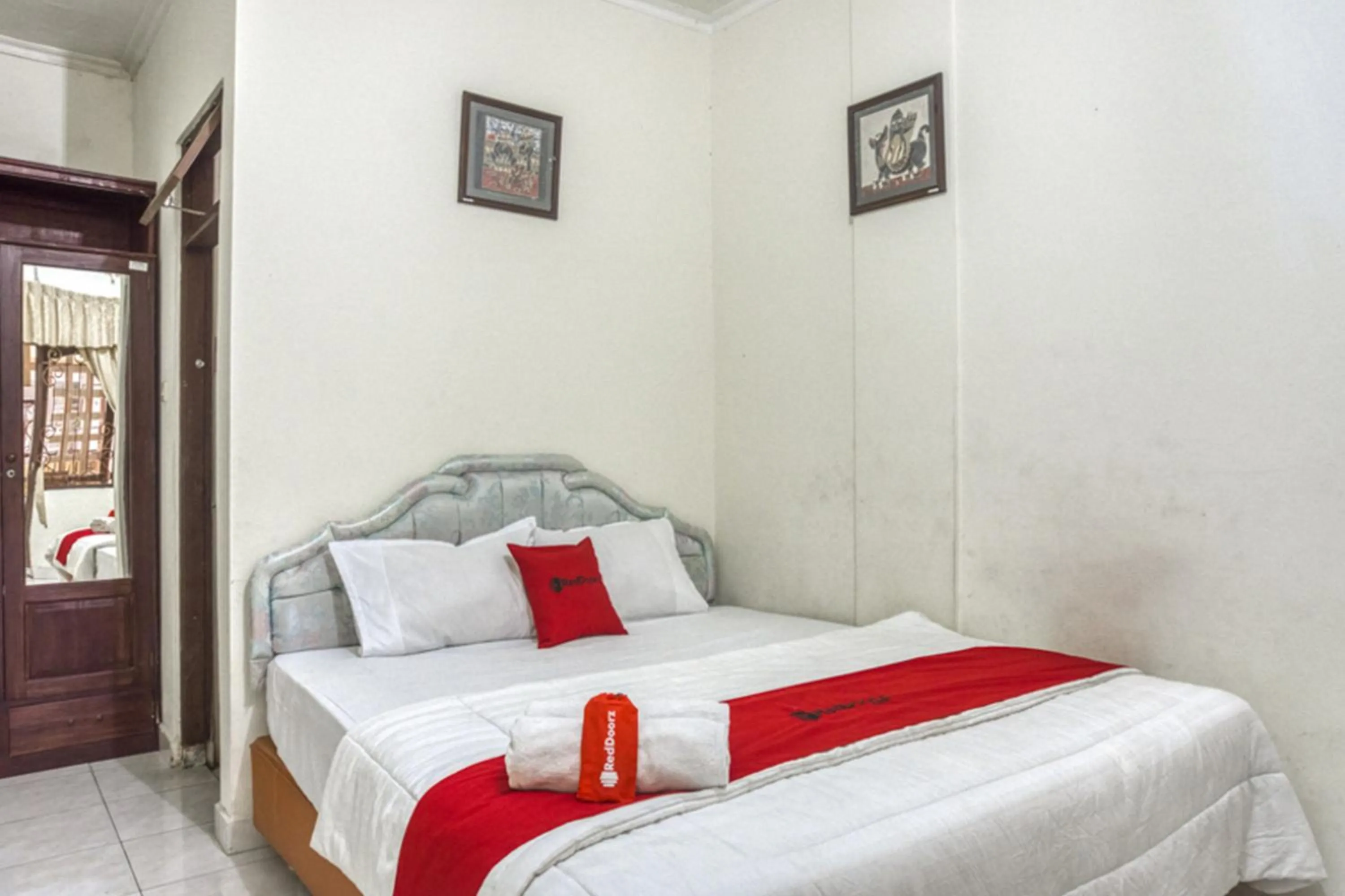 Bedroom, Bed in RedDoorz Syariah @ Raya Tajem Maguwo