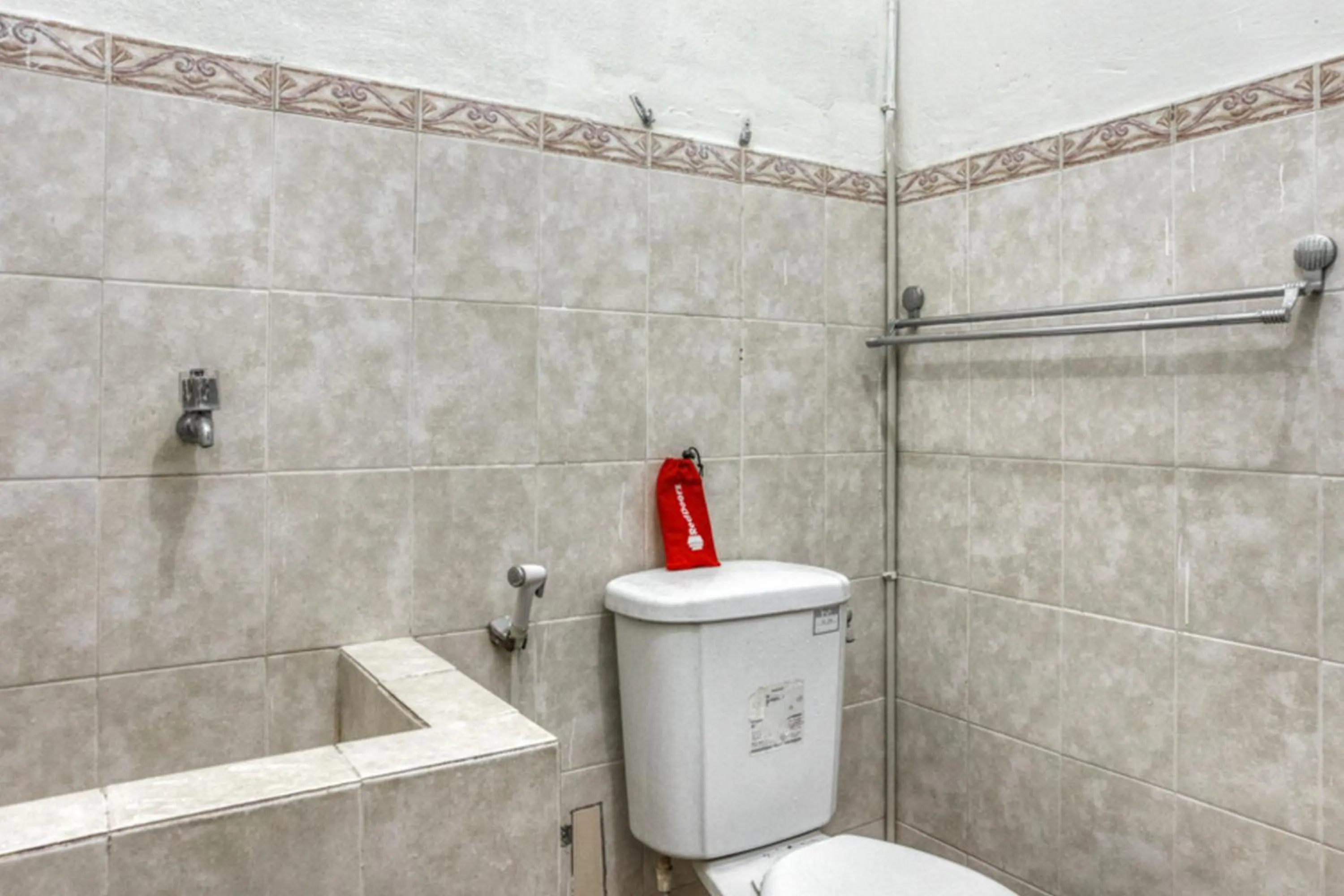 Bathroom in RedDoorz Syariah @ Raya Tajem Maguwo