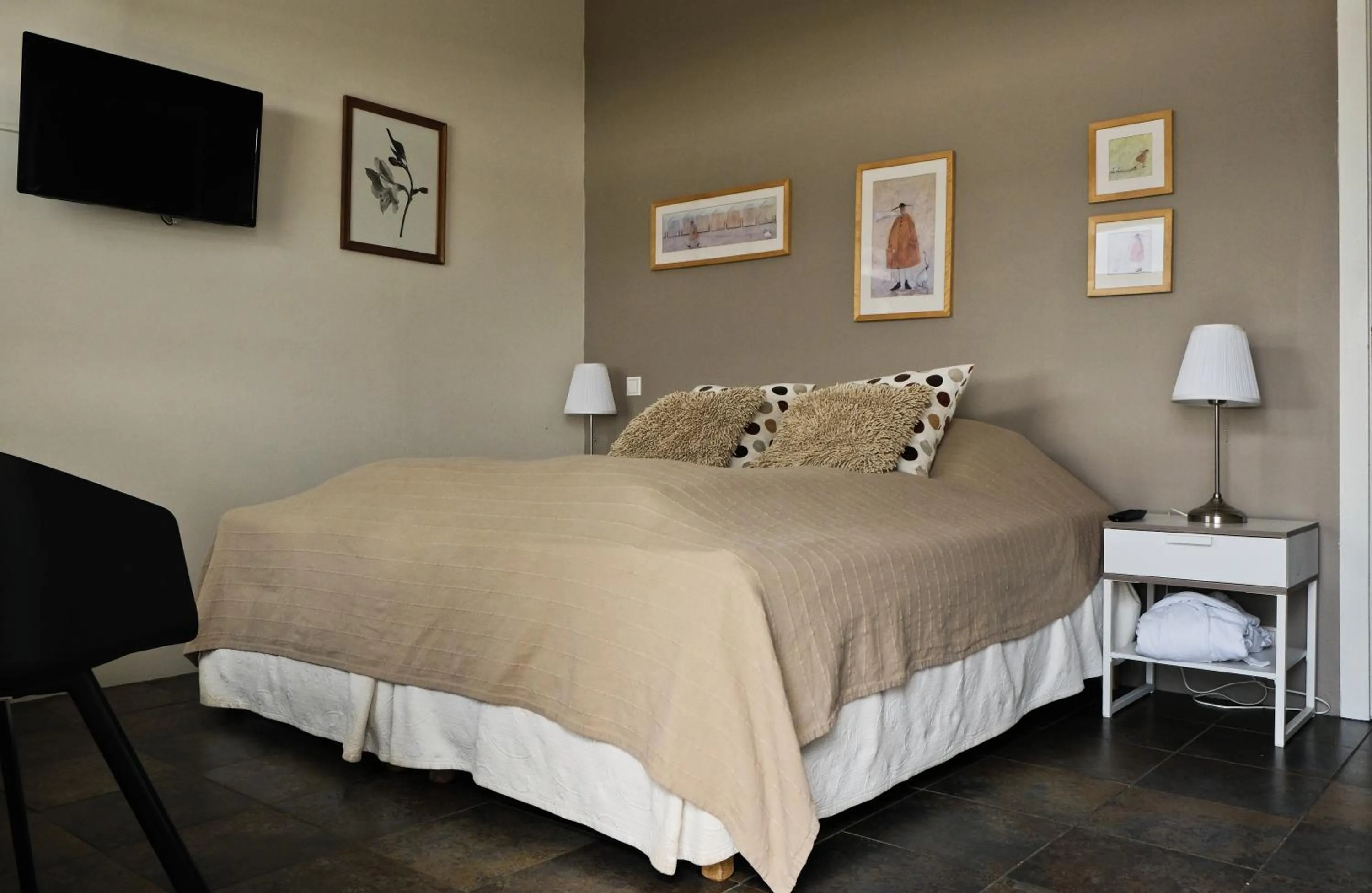 Bed in Hraunsnef Country Hotel