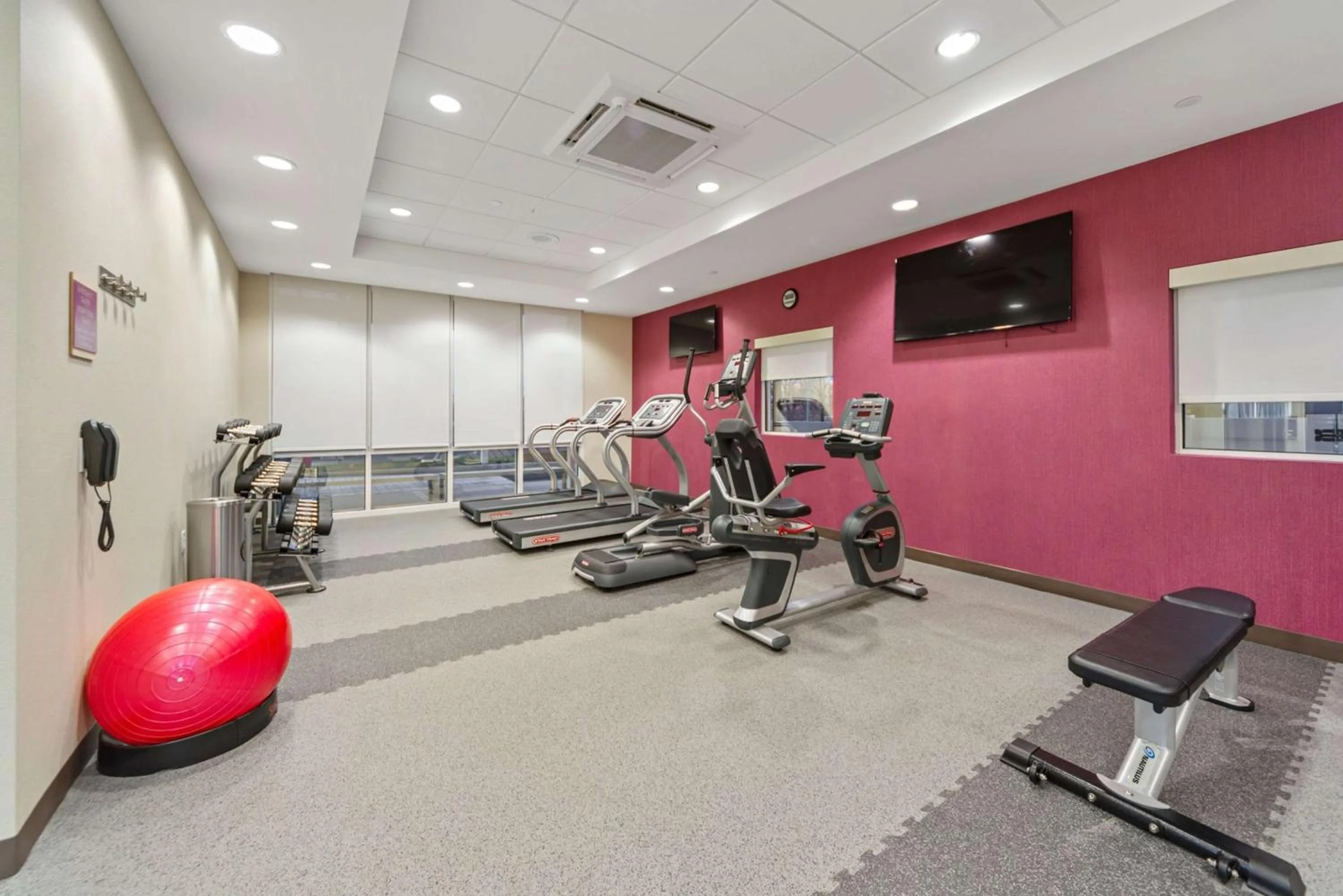 Fitness centre/facilities in Home2 Suites By Hilton Newark Airport