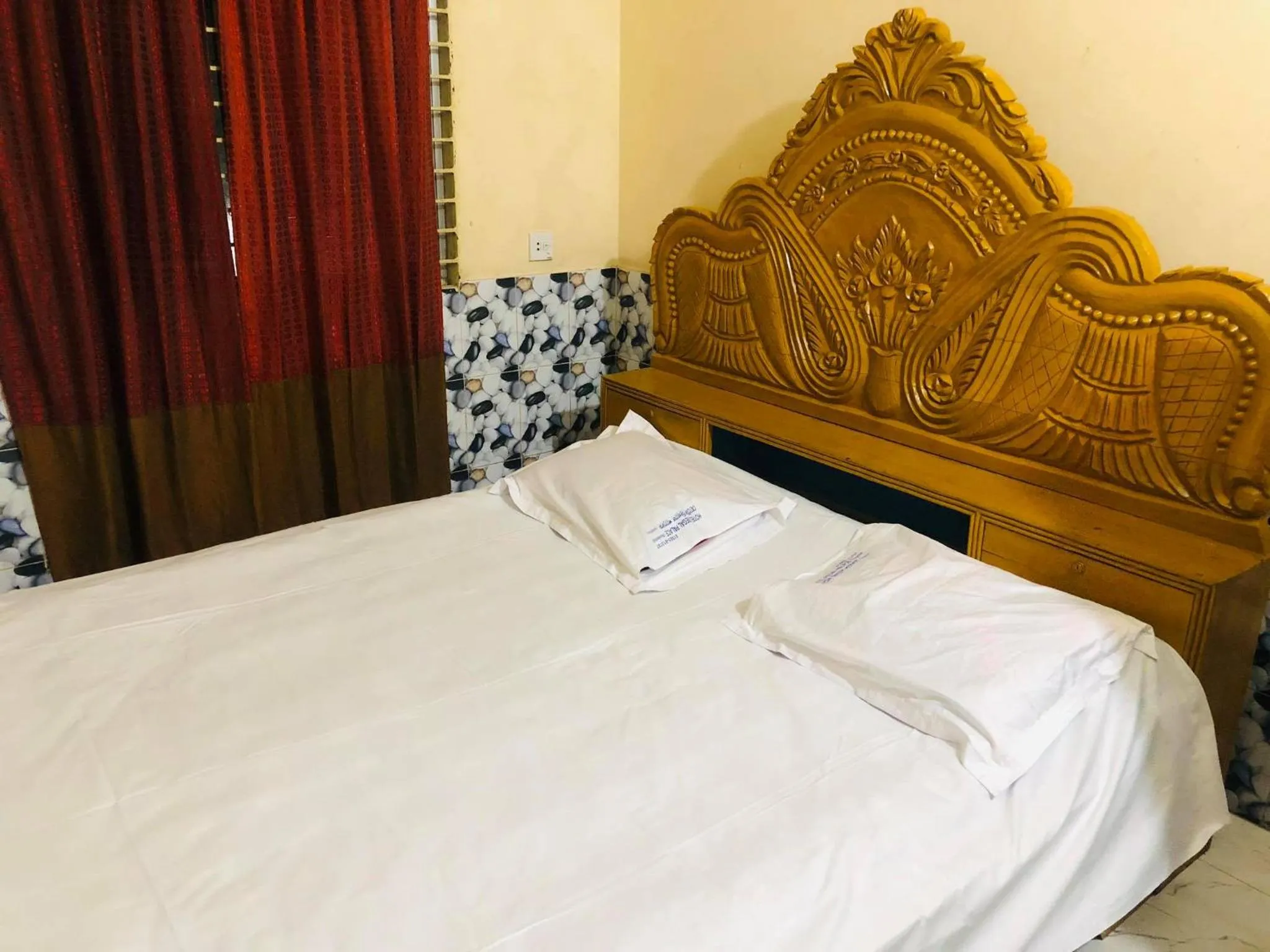 Bed in Hotel Regal Palace
