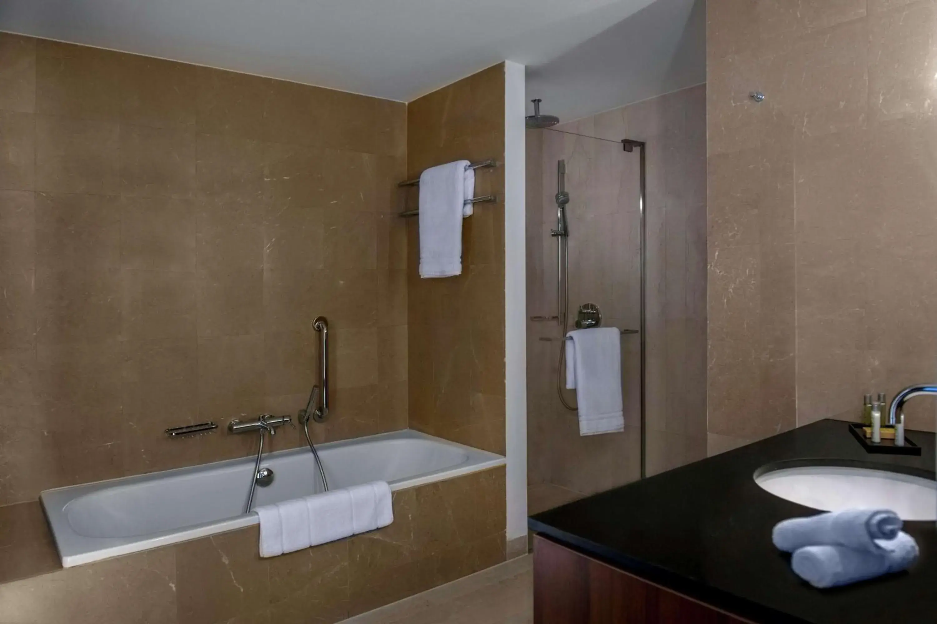 Twin Room - Mobility Access in Hilton Beirut Downtown Twin Room - Mobility Access in Hilton Beirut Downtown