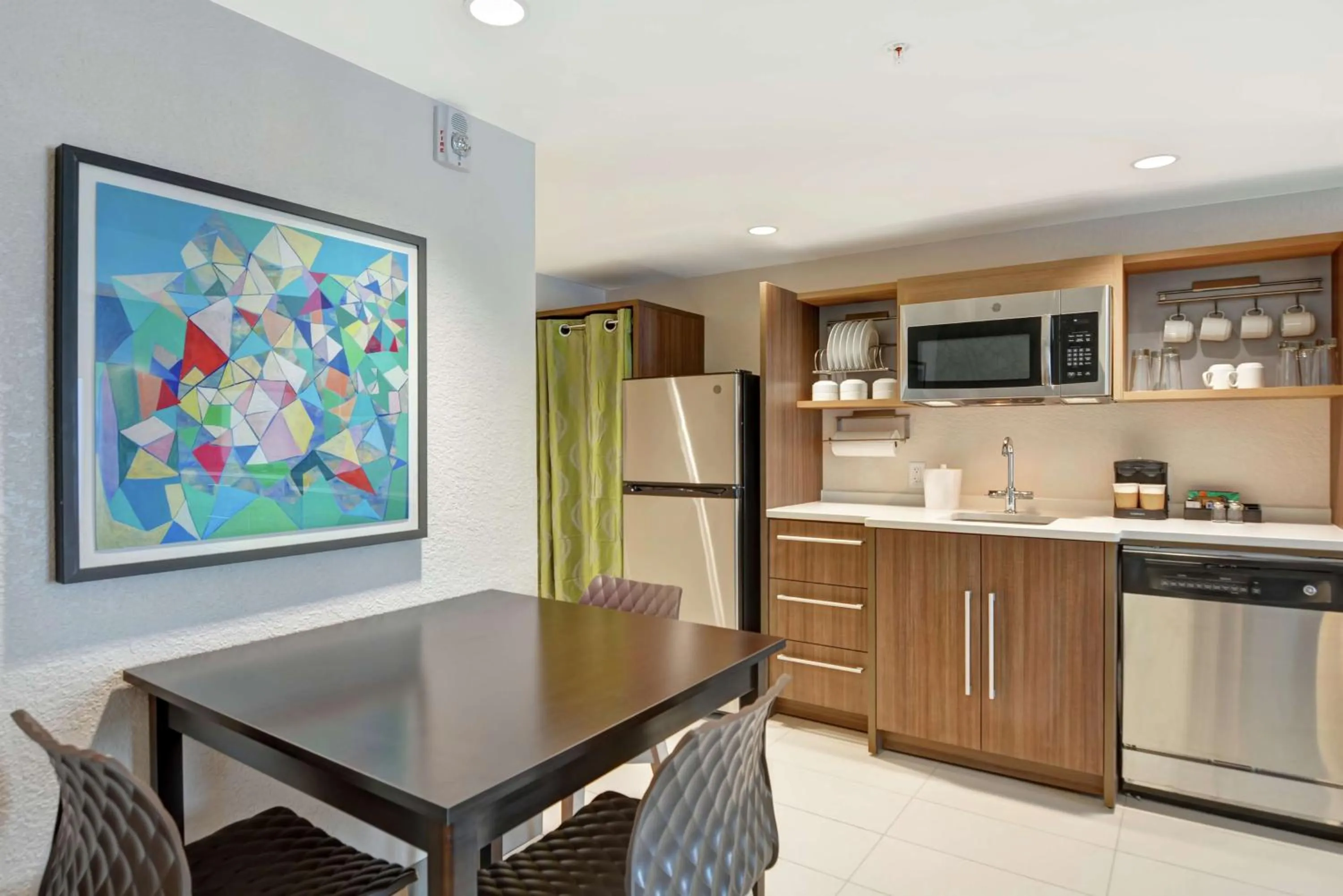 Kitchen or kitchenette in Home2 Suites By Hilton Beaufort