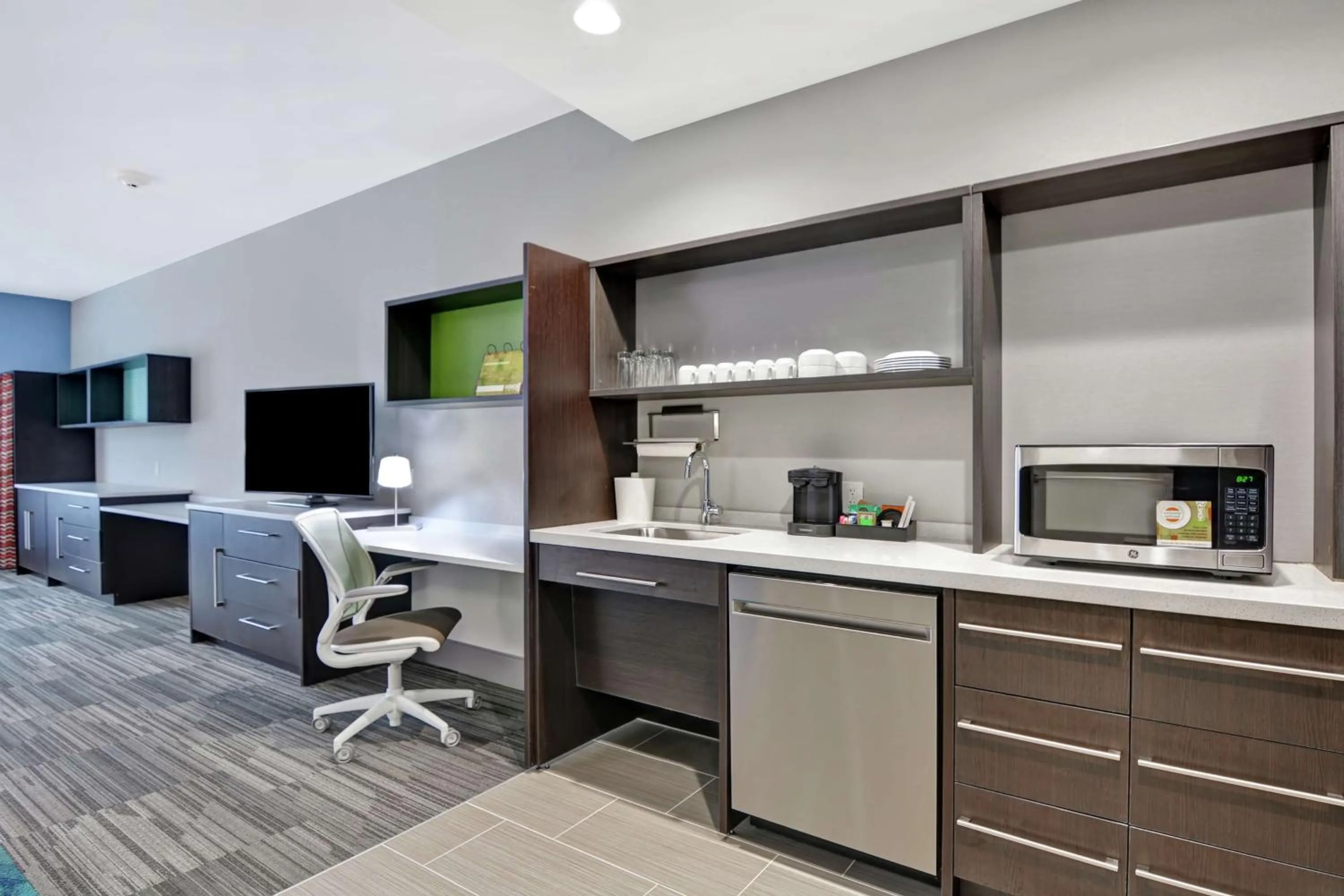 Bedroom, Bed in Home2 Suites By Hilton Springdale