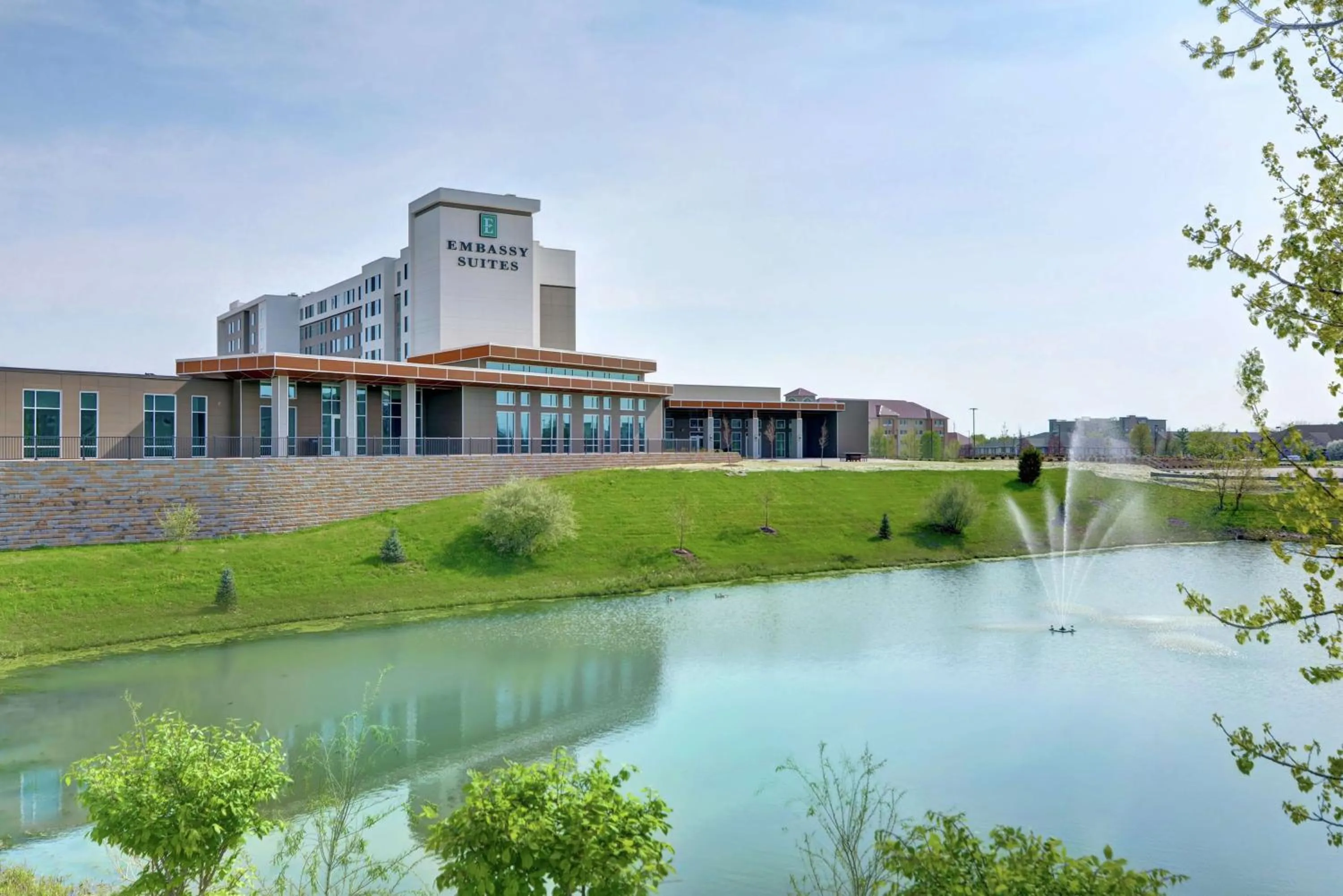 Property building in Embassy Suites By Hilton Plainfield Indianapolis Airport