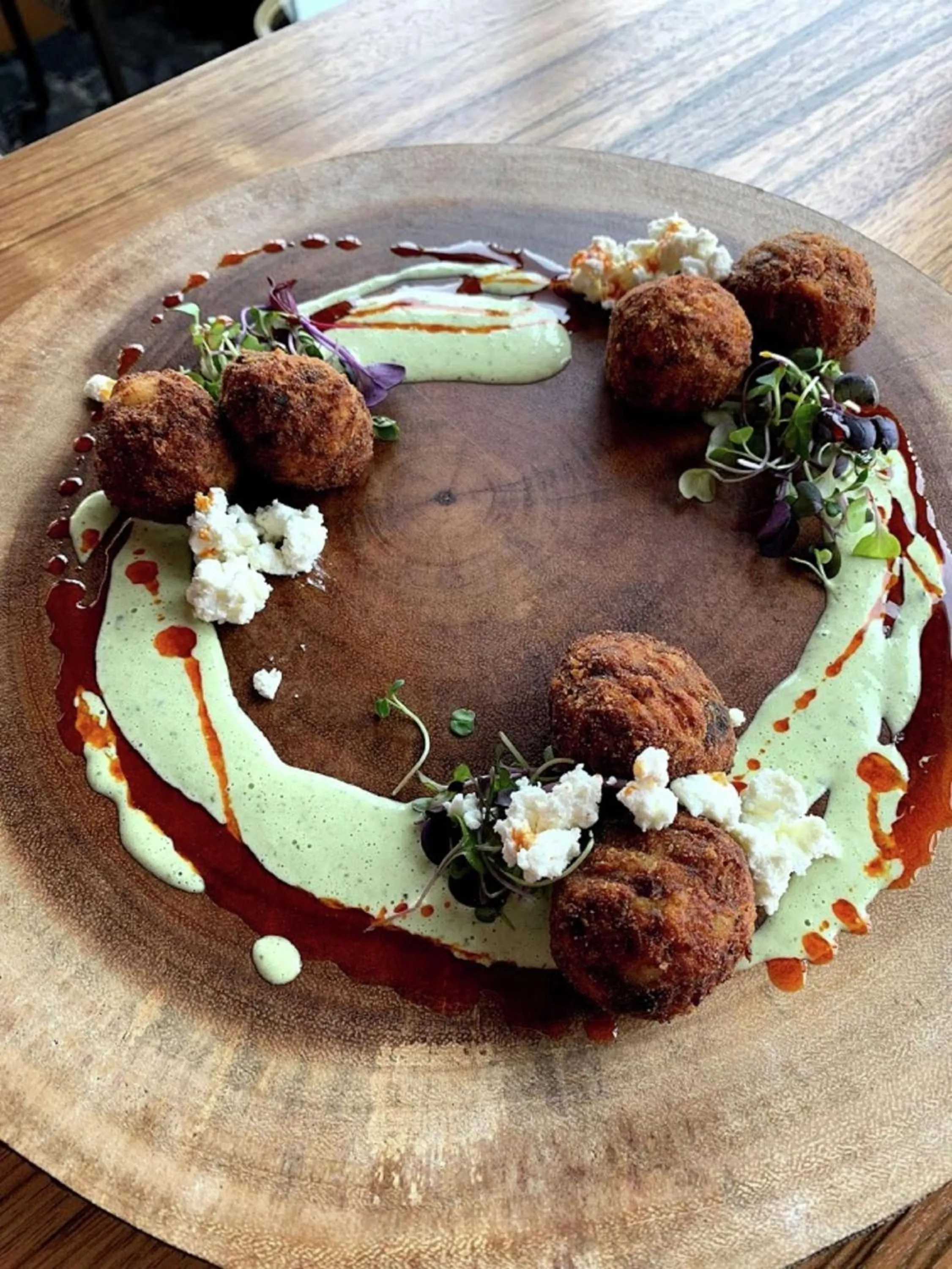 Dining area in The Rose Chicago, Tapestry Collection By Hilton