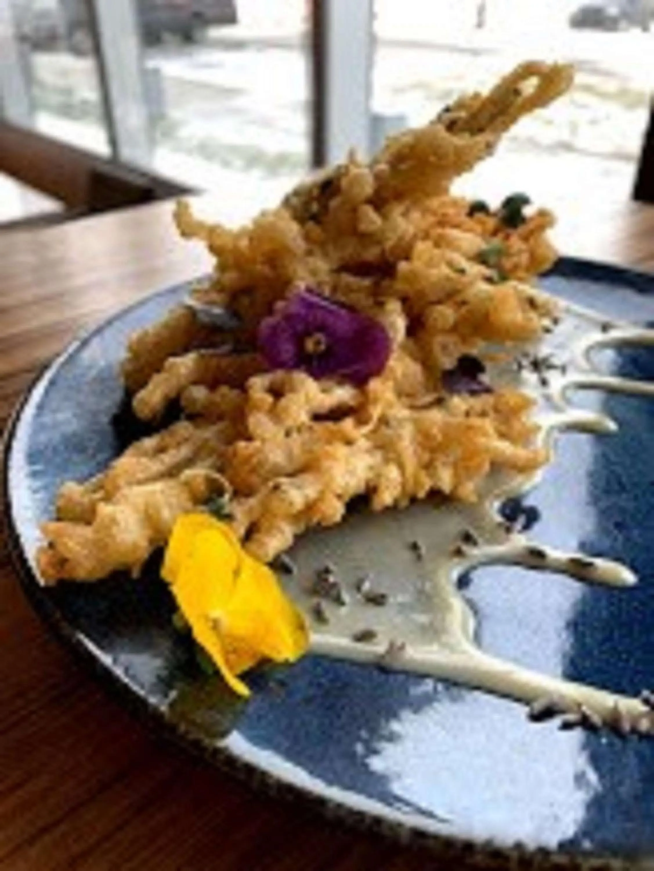Dining area in The Rose Chicago, Tapestry Collection By Hilton
